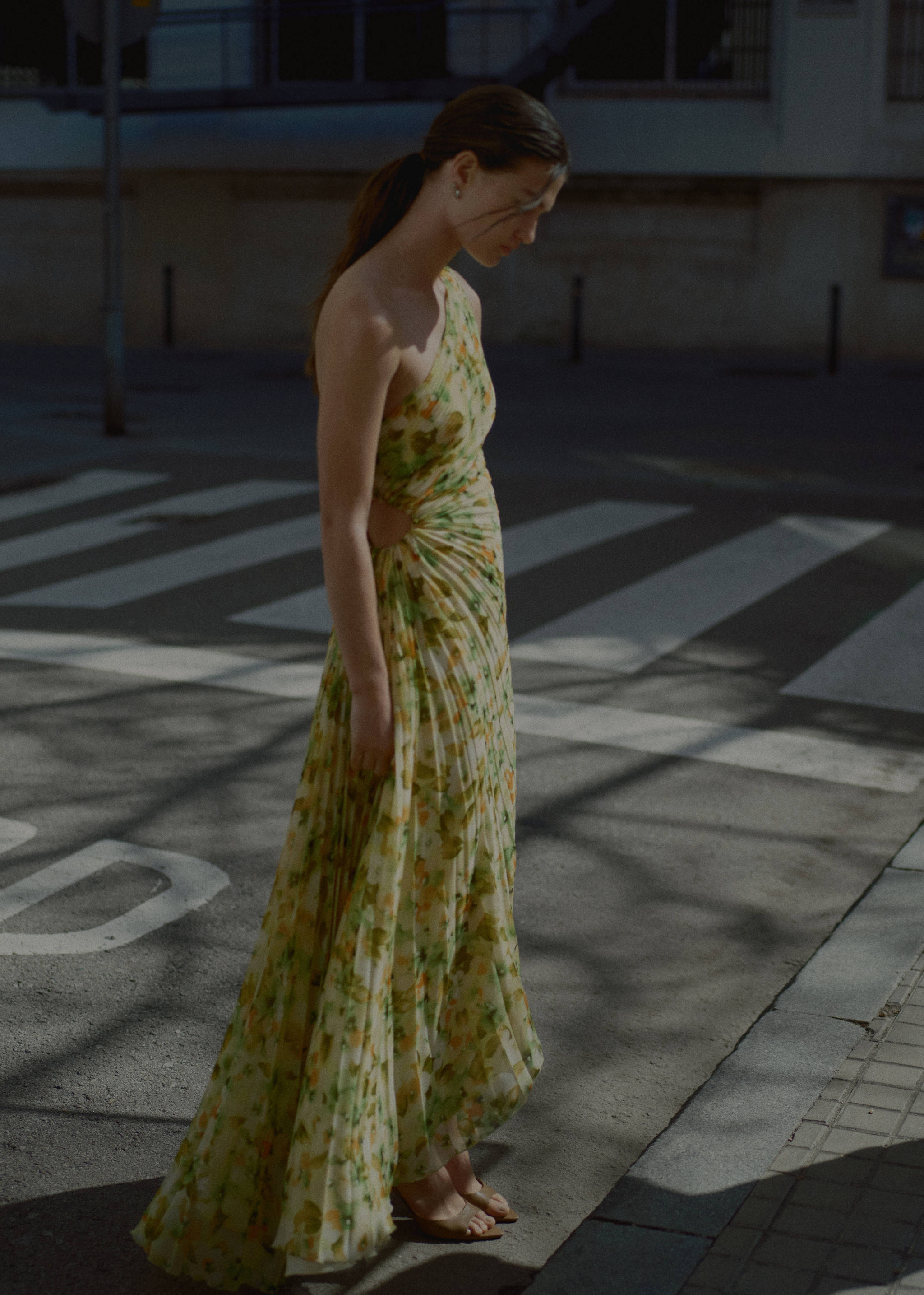 Asymmetrical pleated dress - Details of the article 7