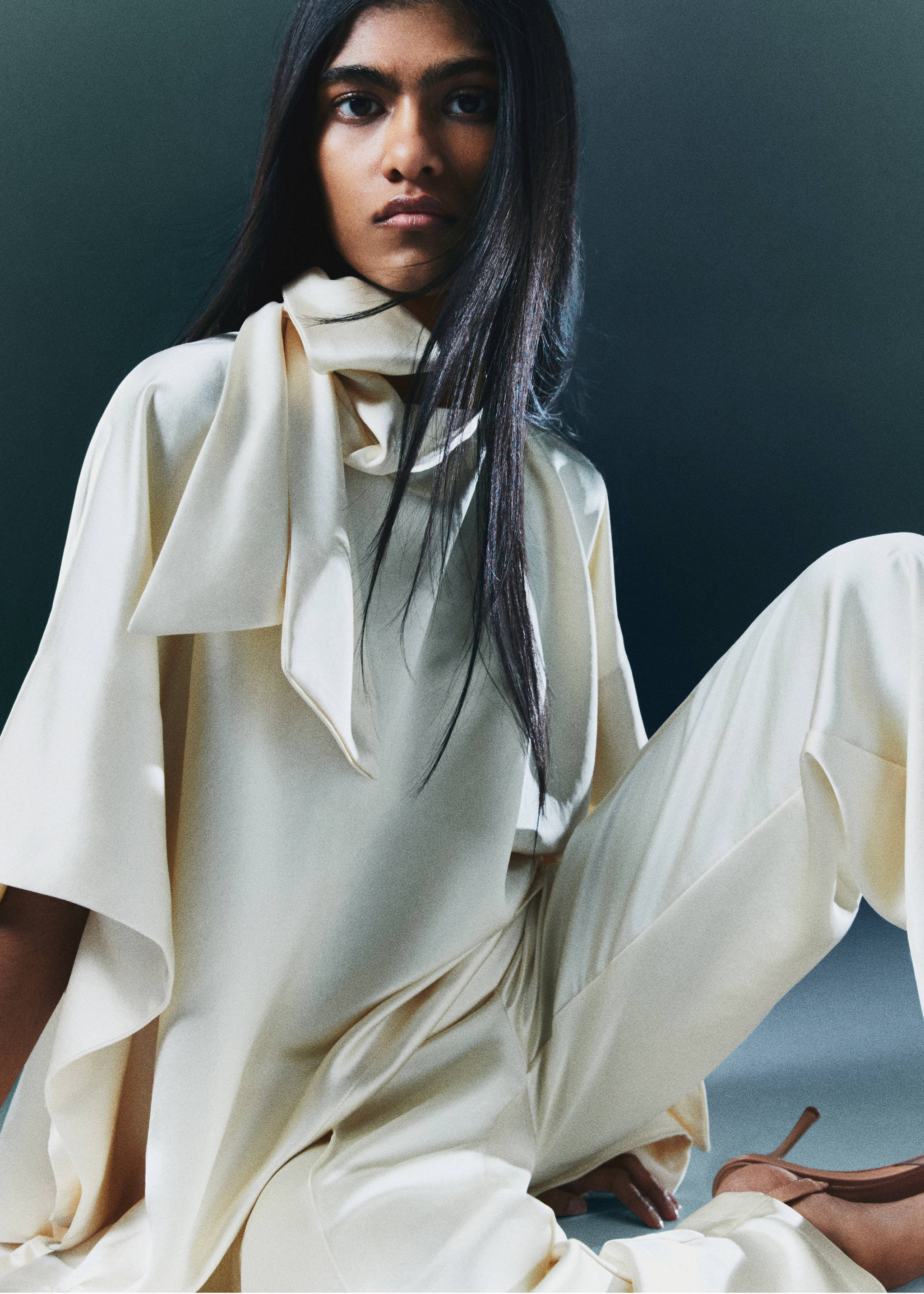 Satin blouse with bow collar - Details of the article 6