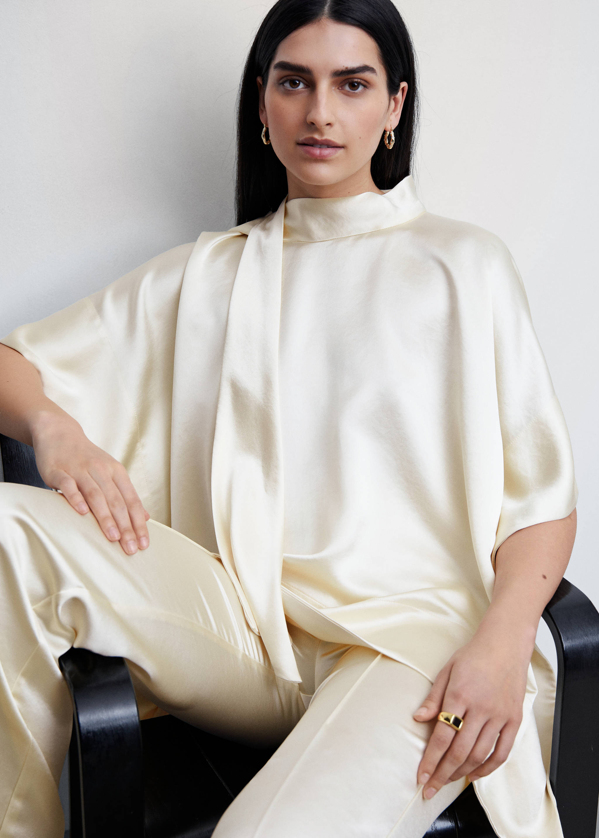Satin blouse with bow collar - Details of the article 2