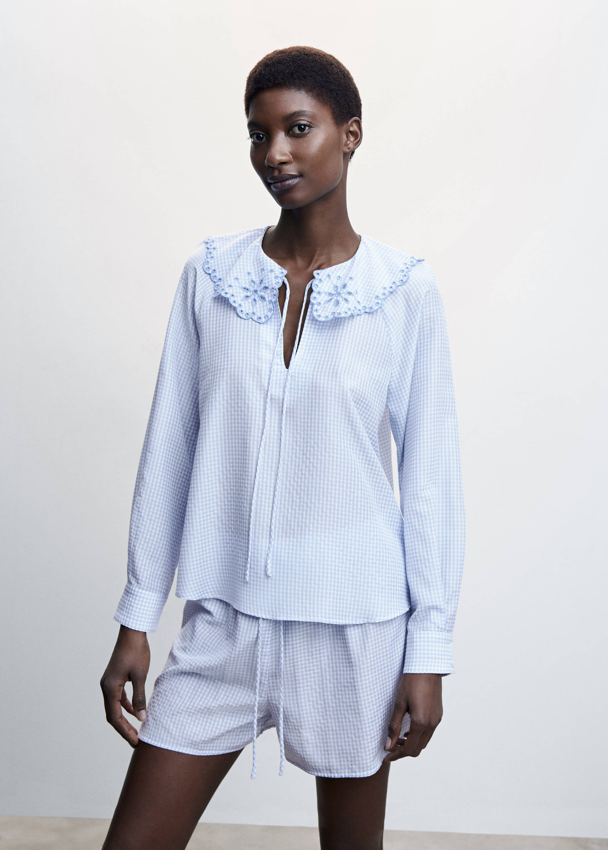 Krátké pyžamo se strukturou - Náhled ve středové rovině