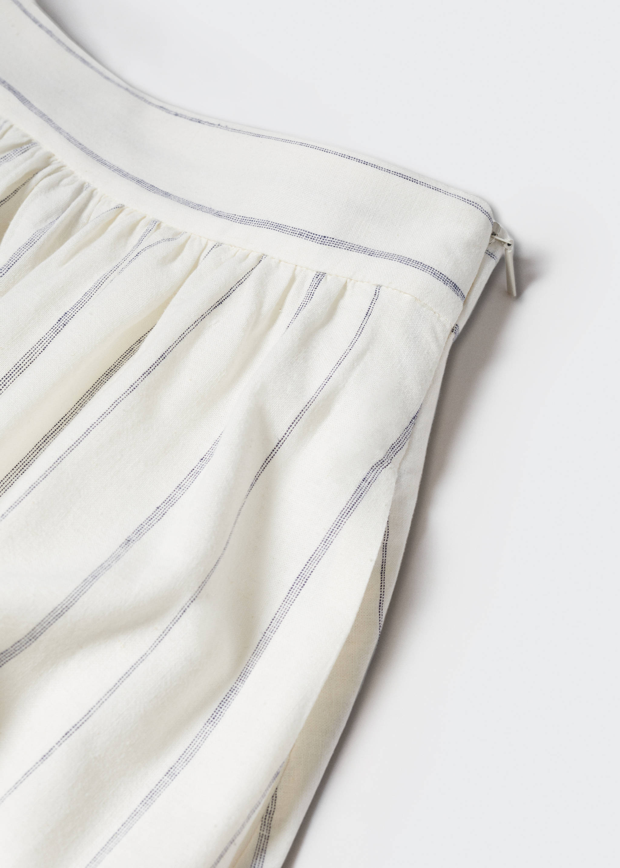 Faldilla ratlla diplomàtica - Detall de l'article 8