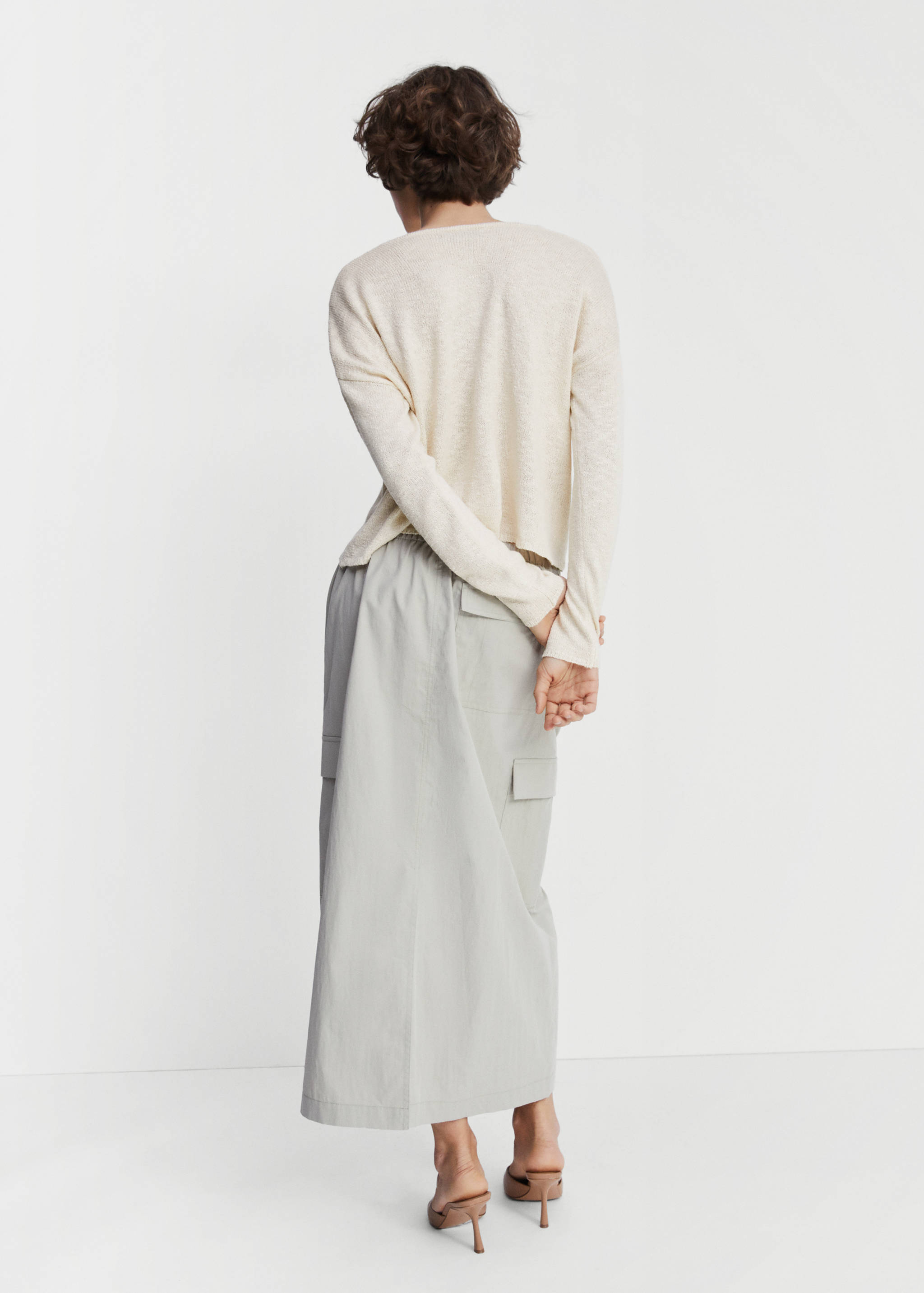 Pullover mit tiefem Ausschnitt - Rückseite des Artikels