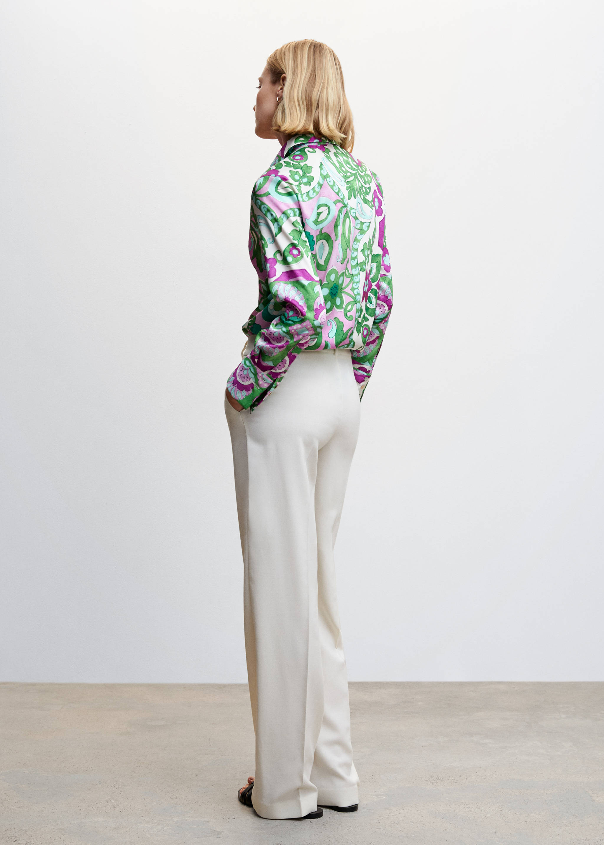 Bedrucktes Hemd in Satin-Optik - Rückseite des Artikels