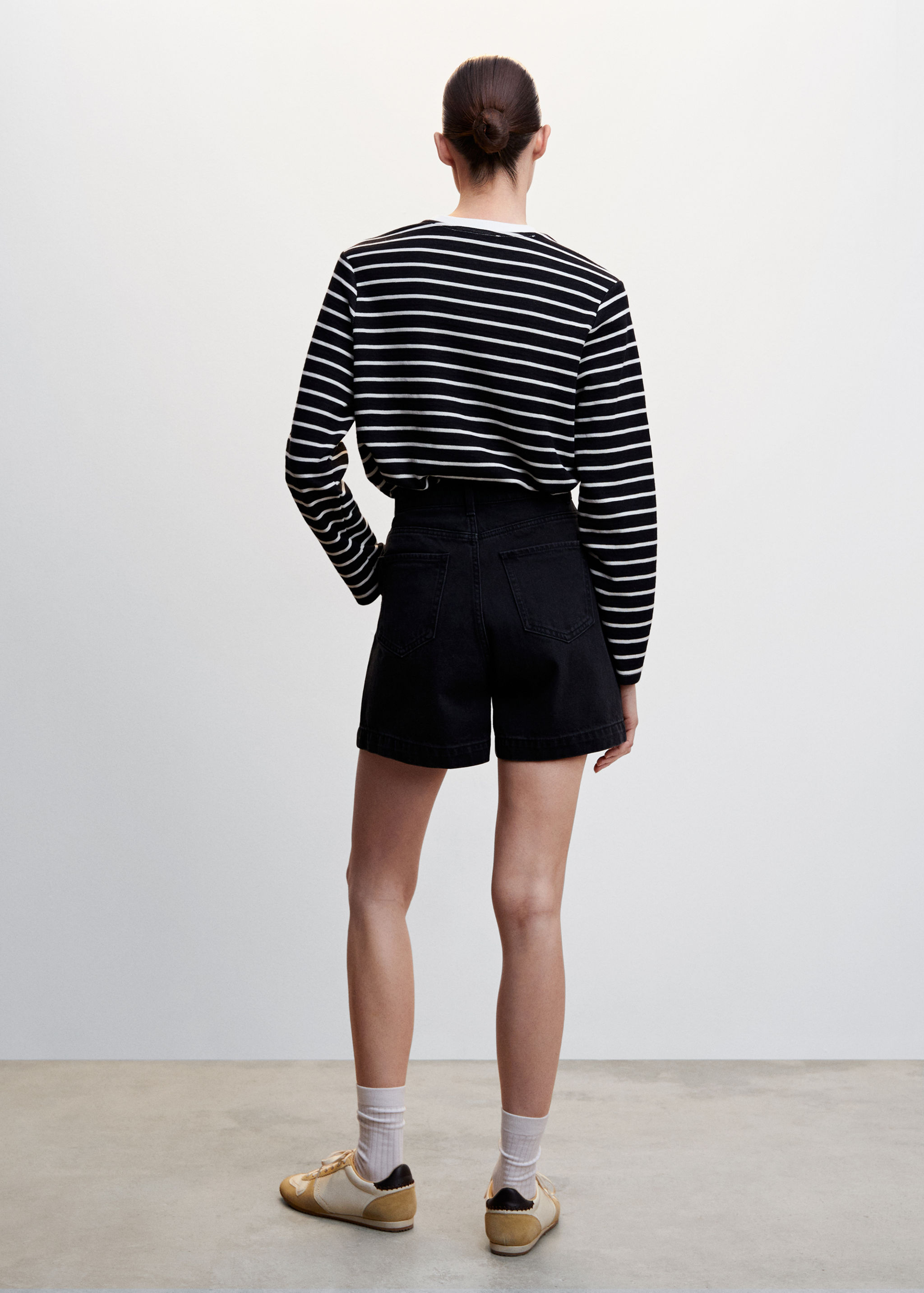 Slouchy-Bundfaltenshorts - Rückseite des Artikels