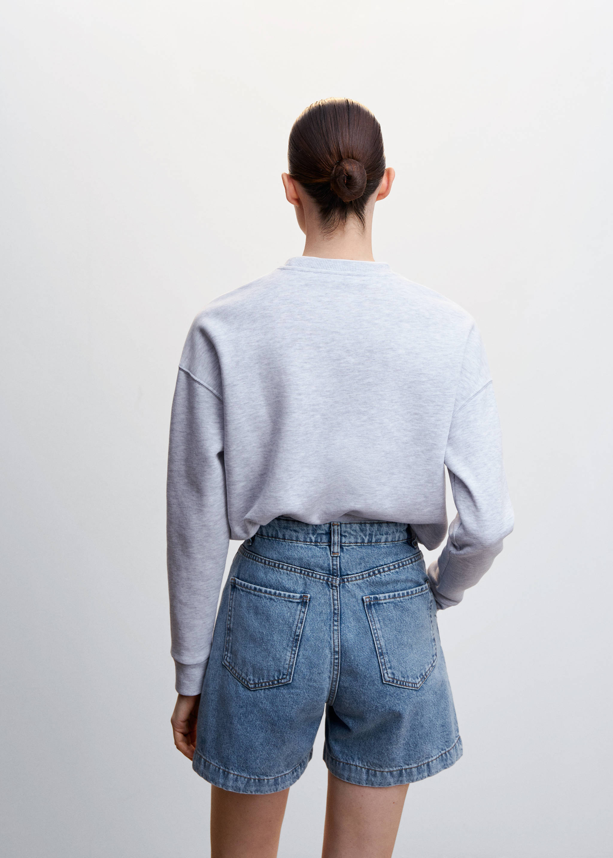 Slouchy pleated shorts - Reverse of the article