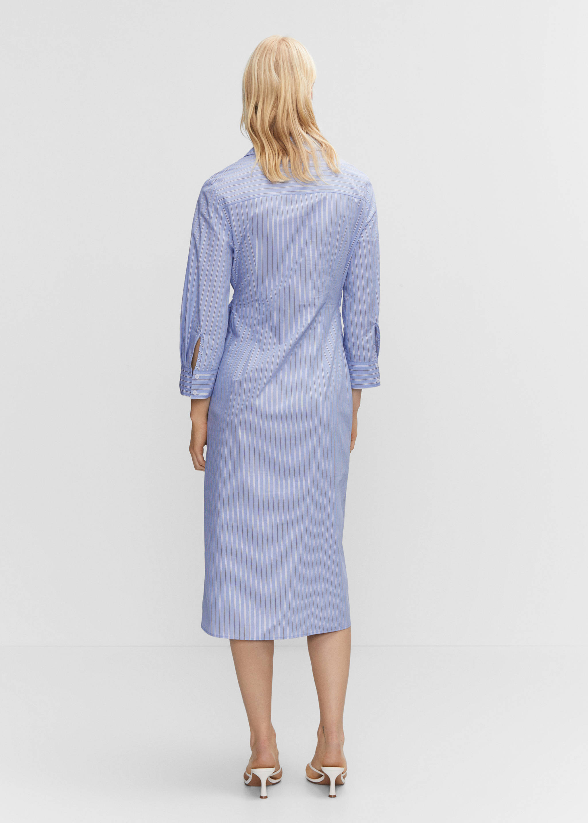 Vestido camisero detalle metálico - Reverso del artículo