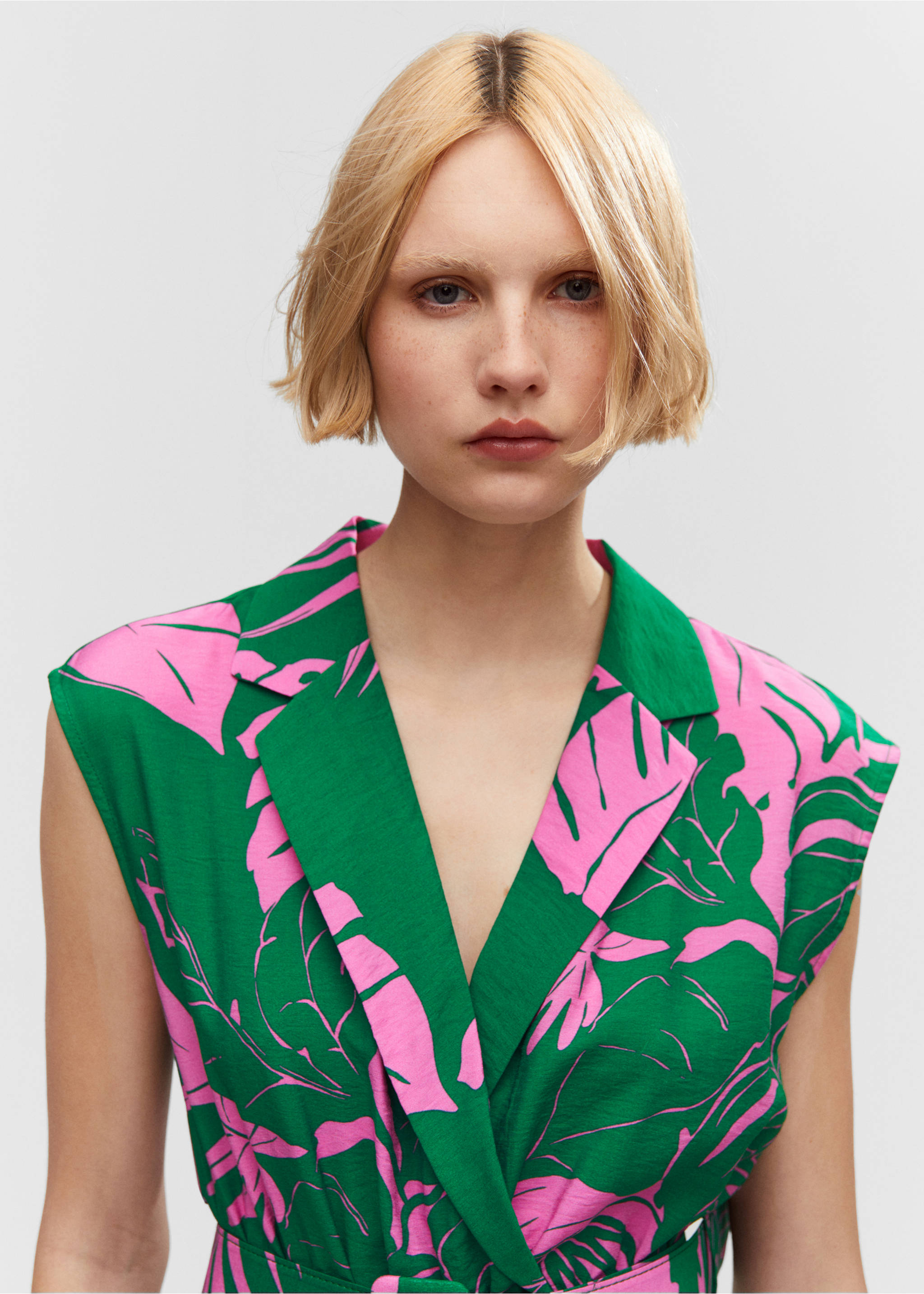 Belt printed jumpsuit - Details of the article 1, Green. Ref: 57000206-00.