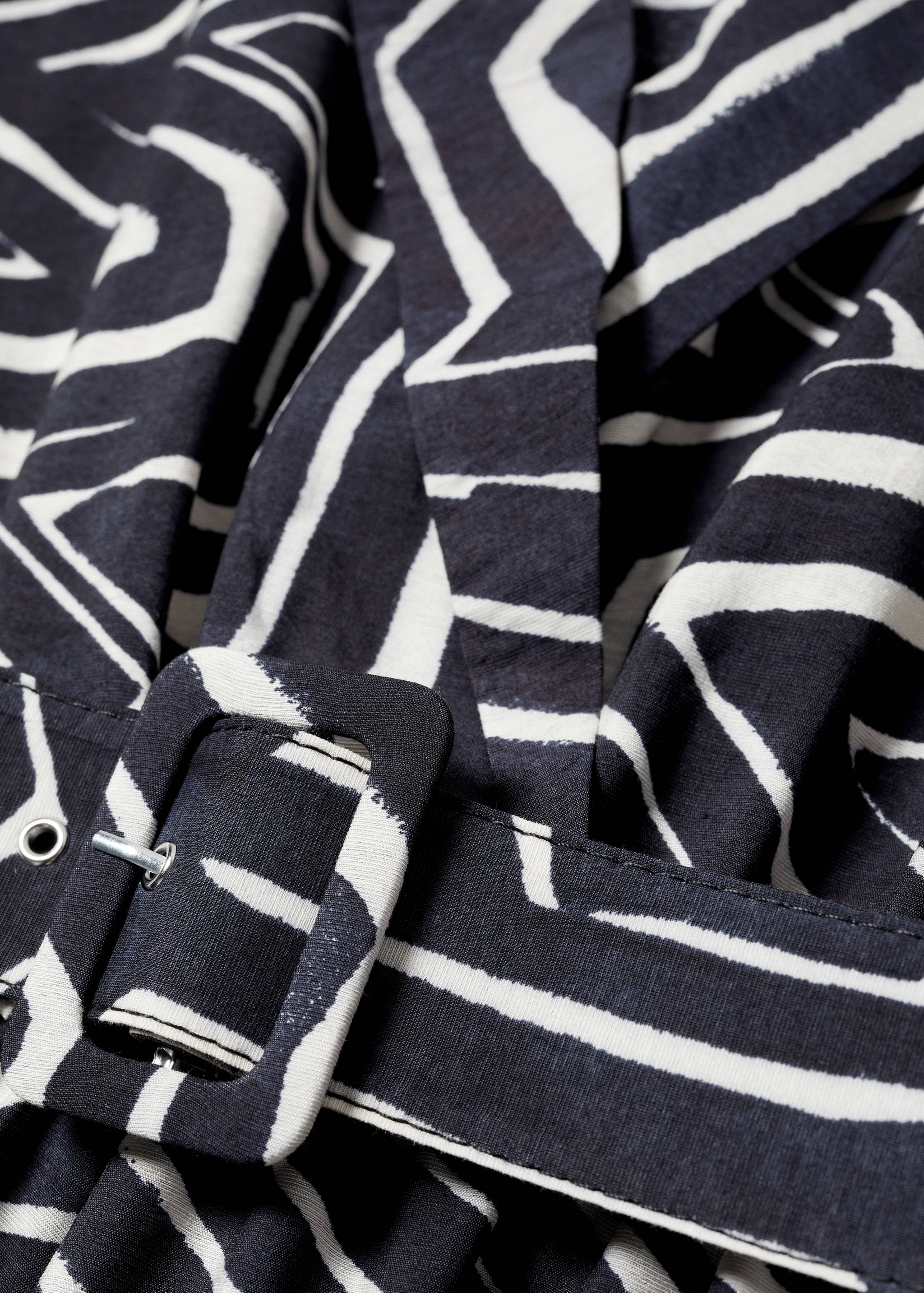 Gemusterter Overall mit Gürtel - Detail des Artikels 8