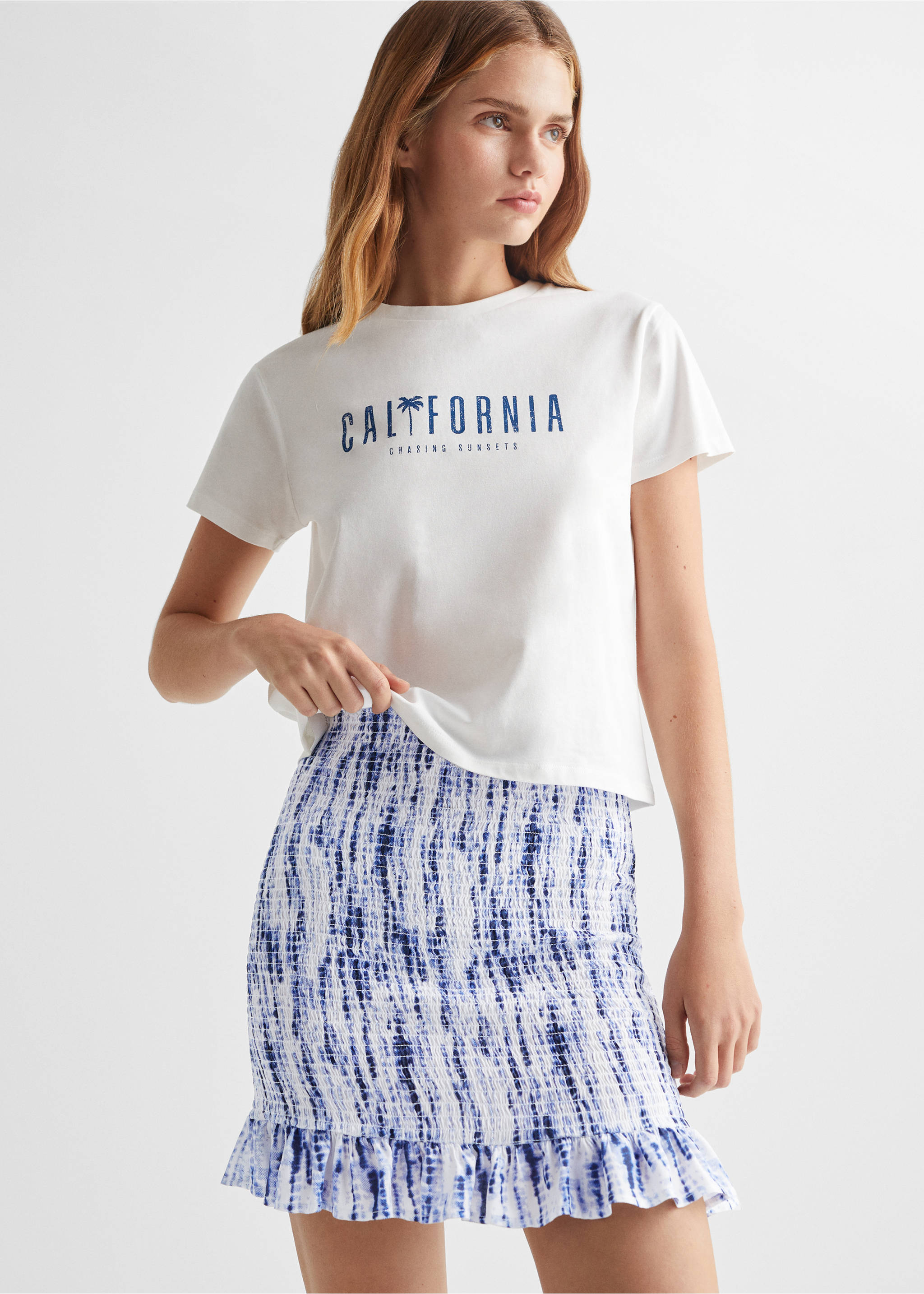 Falda estampada fruncida - Plano medio, Blanco roto. Ref: 57000270-00.