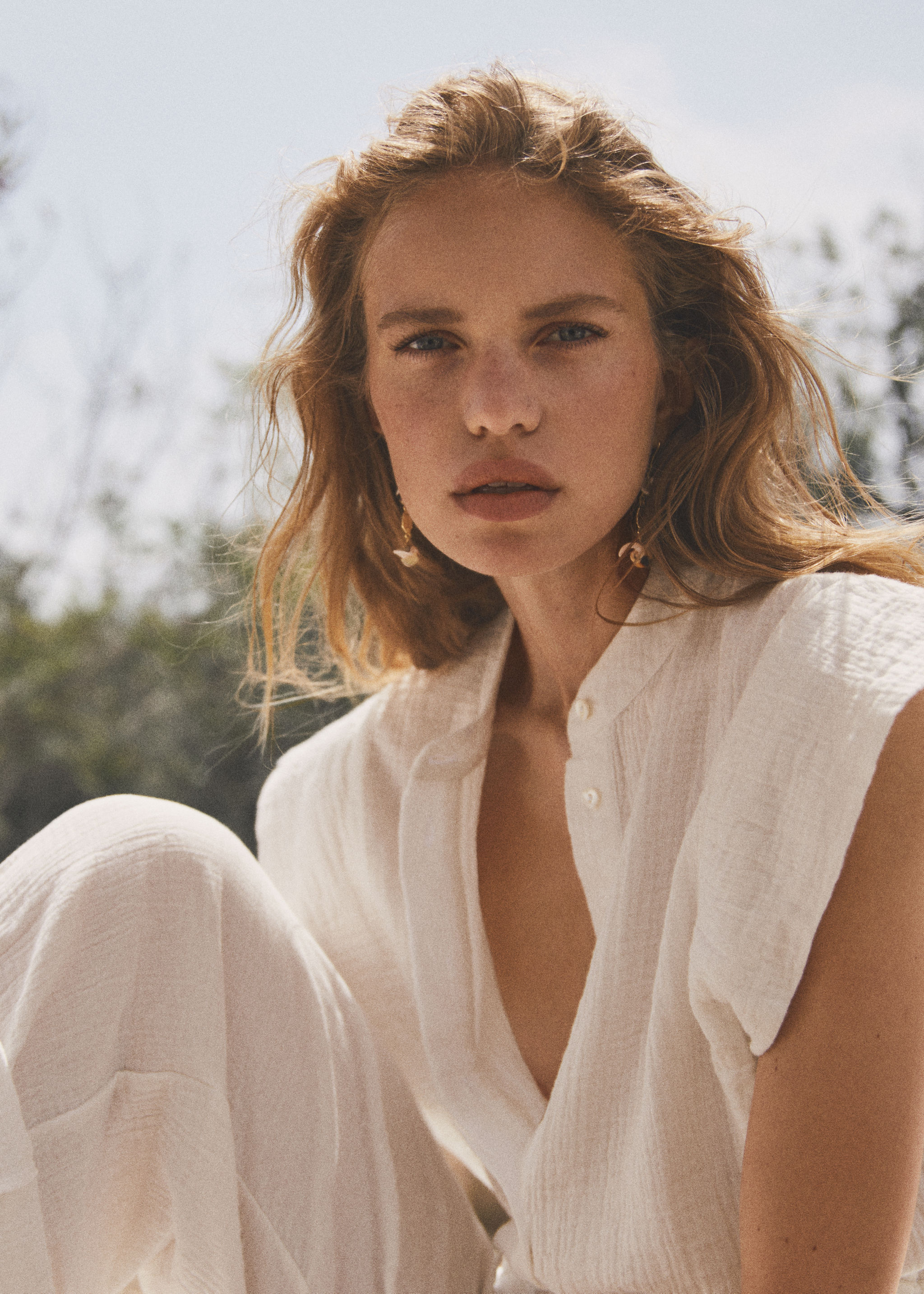 Textured jumpsuit with button - Details of the article 6