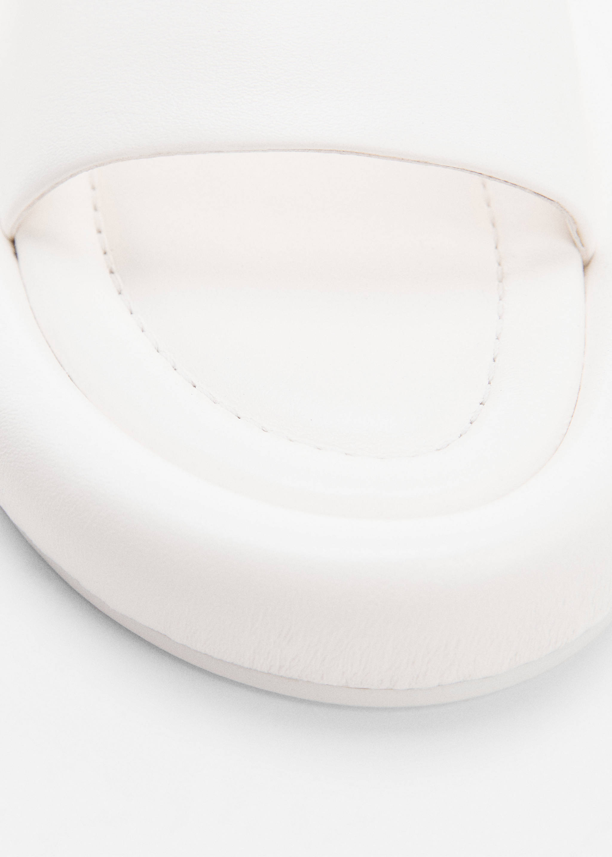 Leather sandals with a wide strap - Details of the article 1