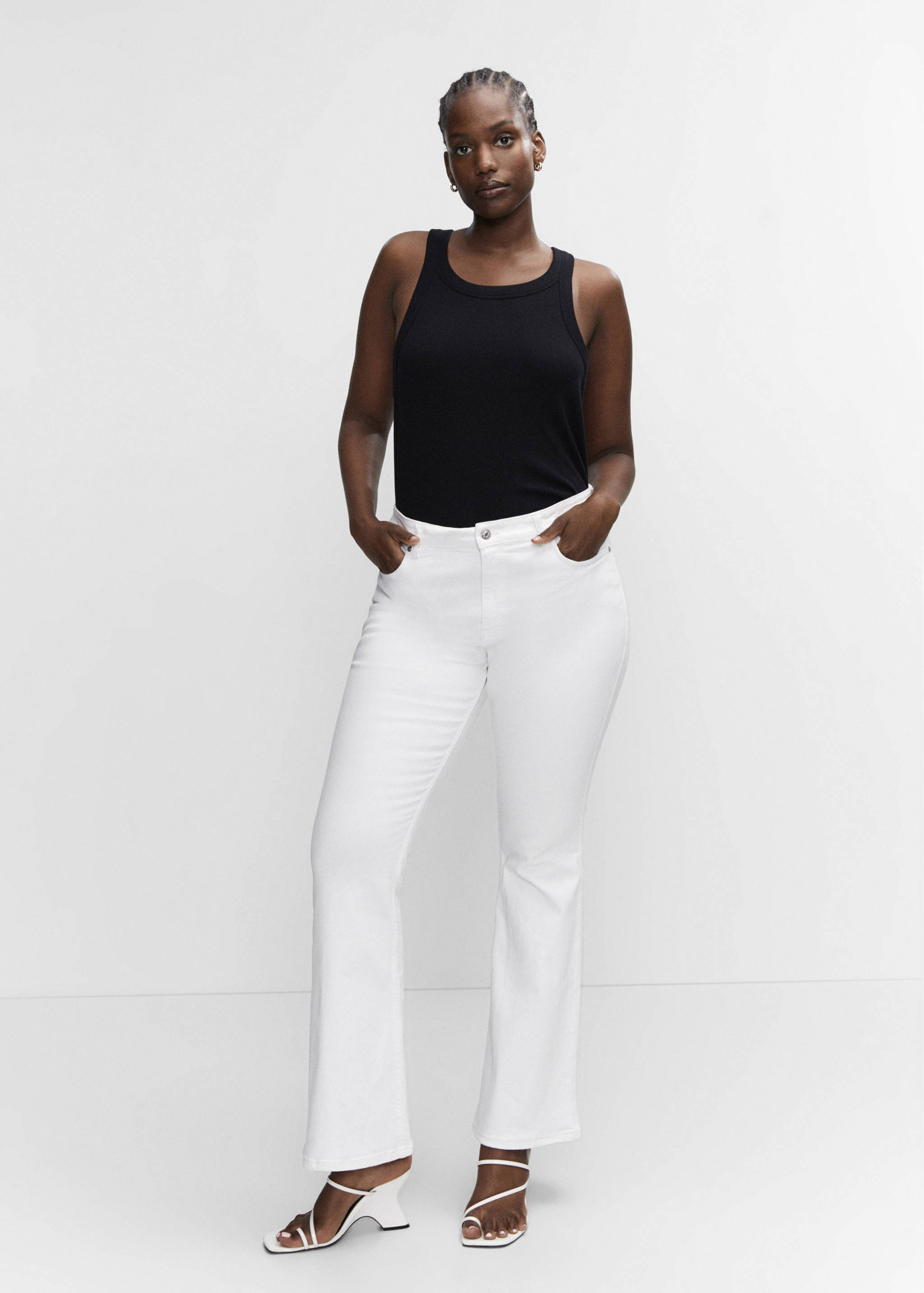 Medium-rise flared jeans - Details of the article 3