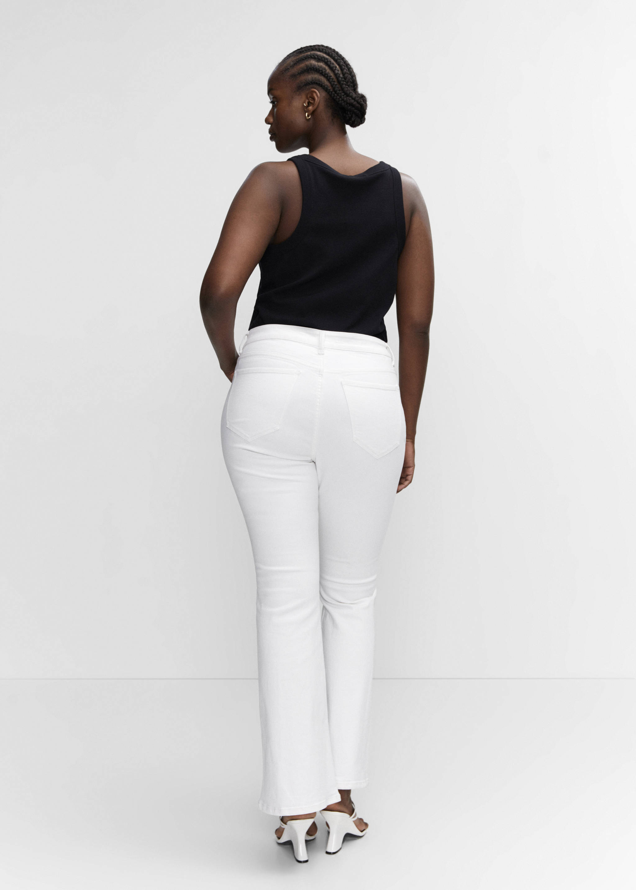 Medium-rise flared jeans - Details of the article 4