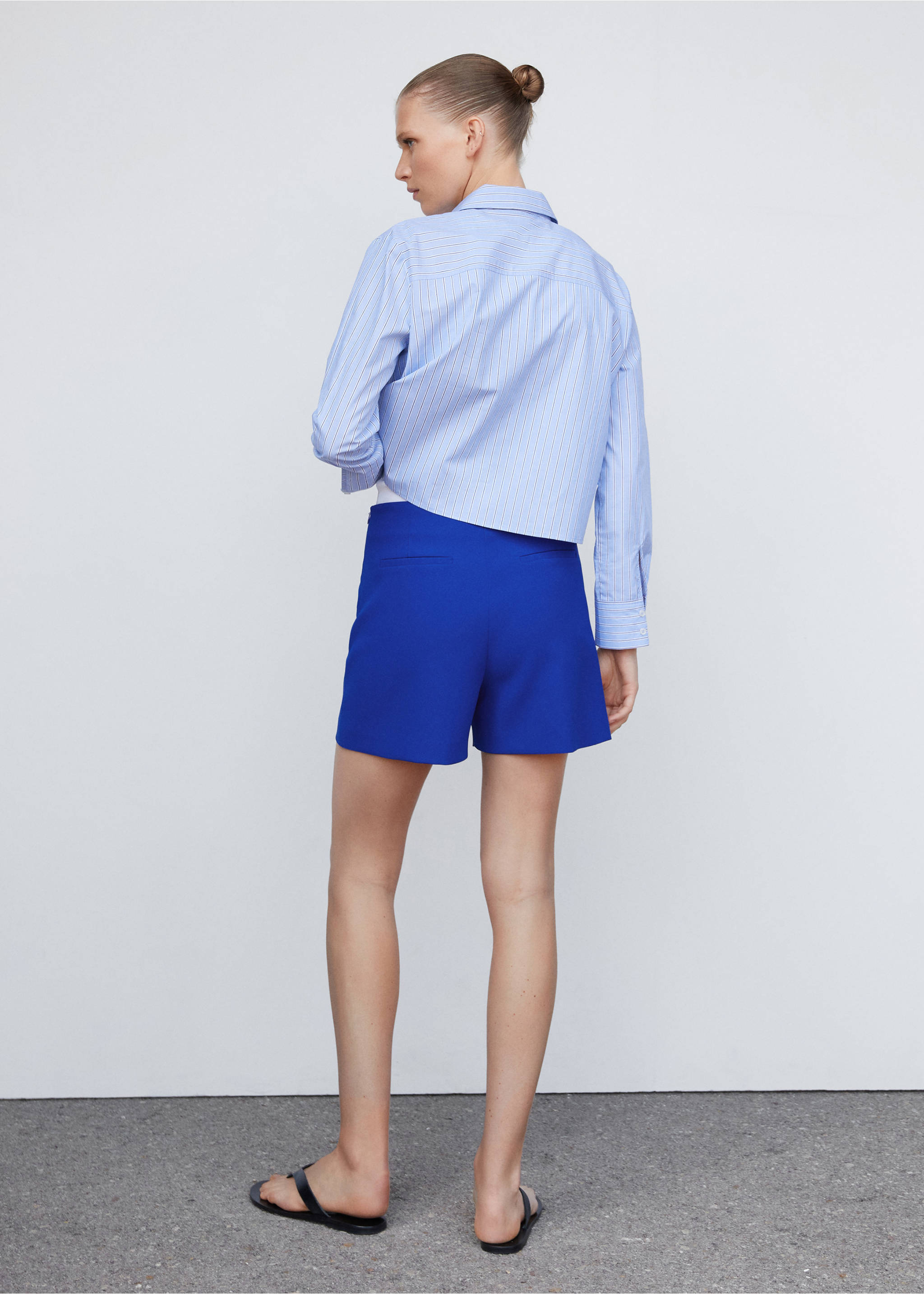 Short droit taille haute - Verso de l’article, Bleu encre. Ref: 57000374-00.