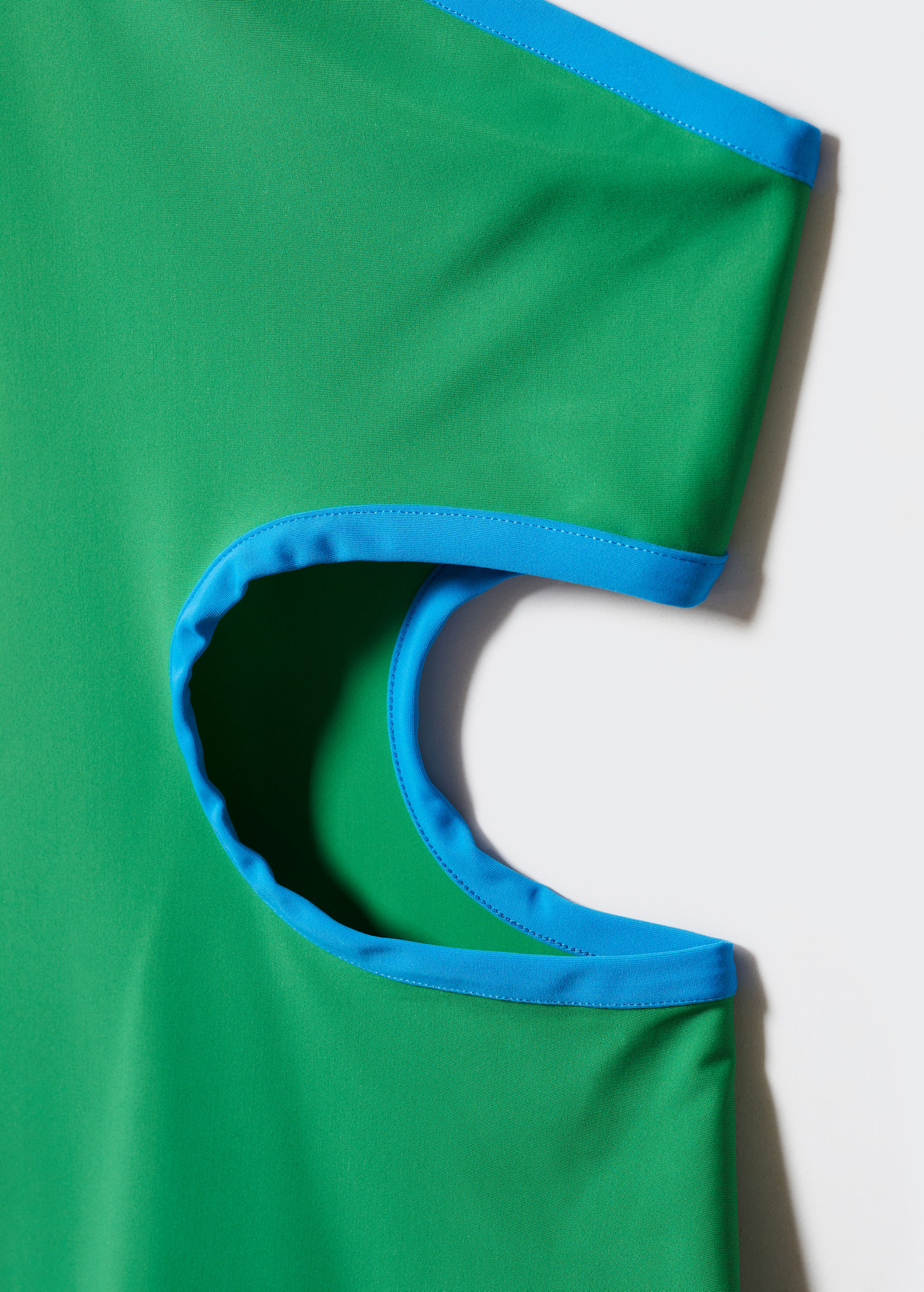 Robe asymétrique ouverture latérale - Détail de l'article 8