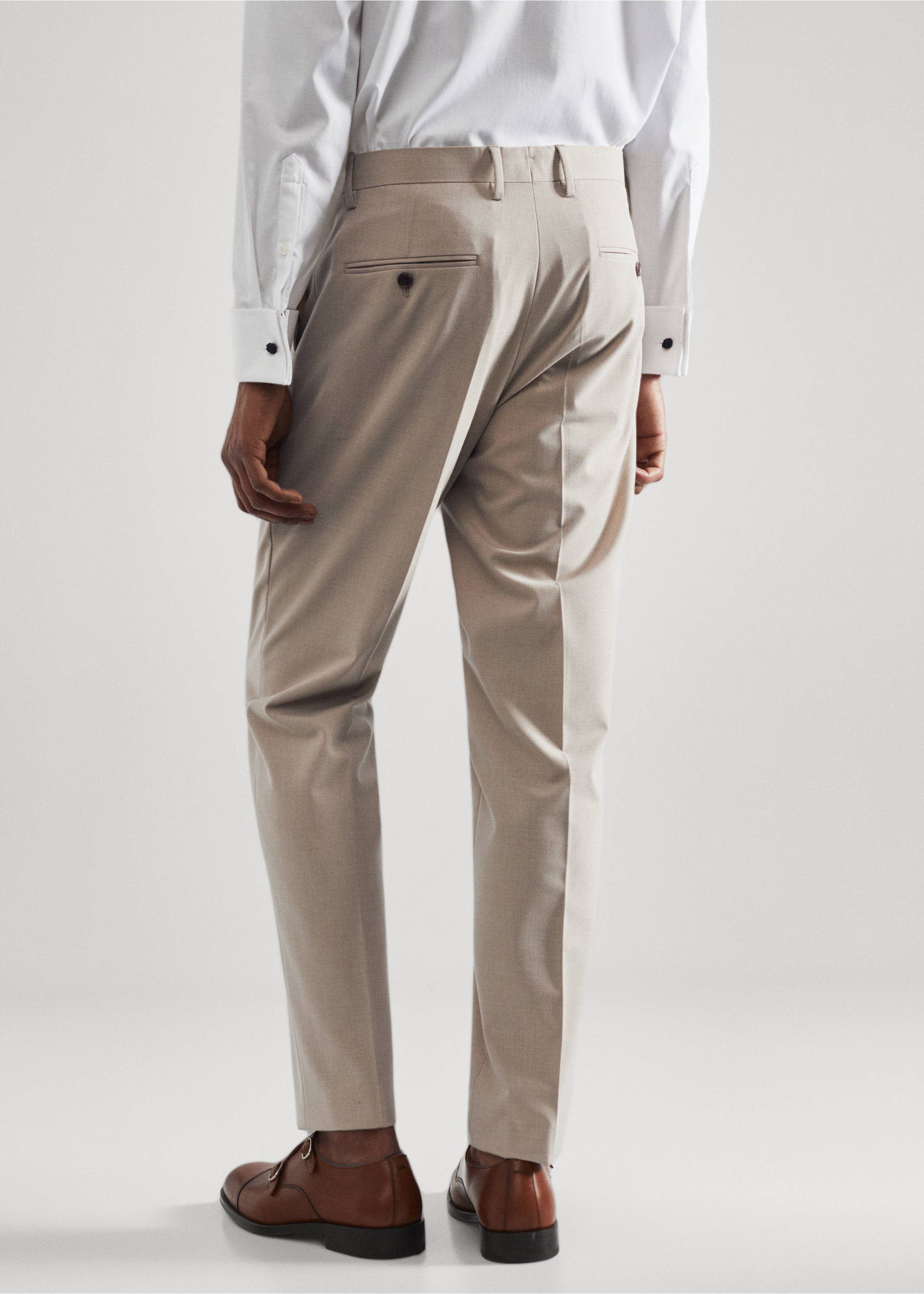 Slim Fit-Anzughose aus Comfort-Stretch-Gewebe - Rückseite des Artikels, Beige. Ref: 57000551-00.