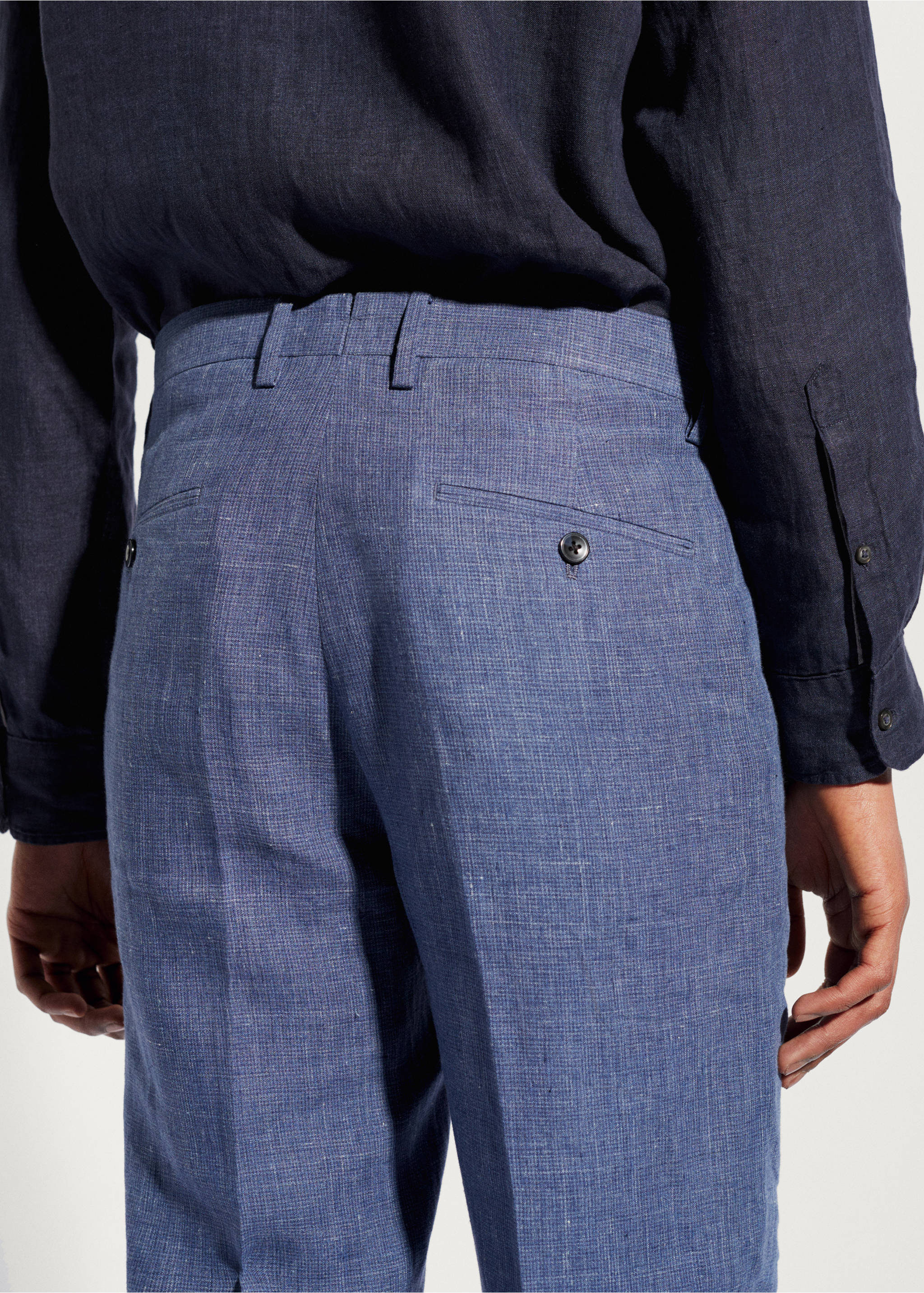 Anzughose aus 100 % Leinen - Detail des Artikels 2, Indigoblau. Ref: 57000552-00.
