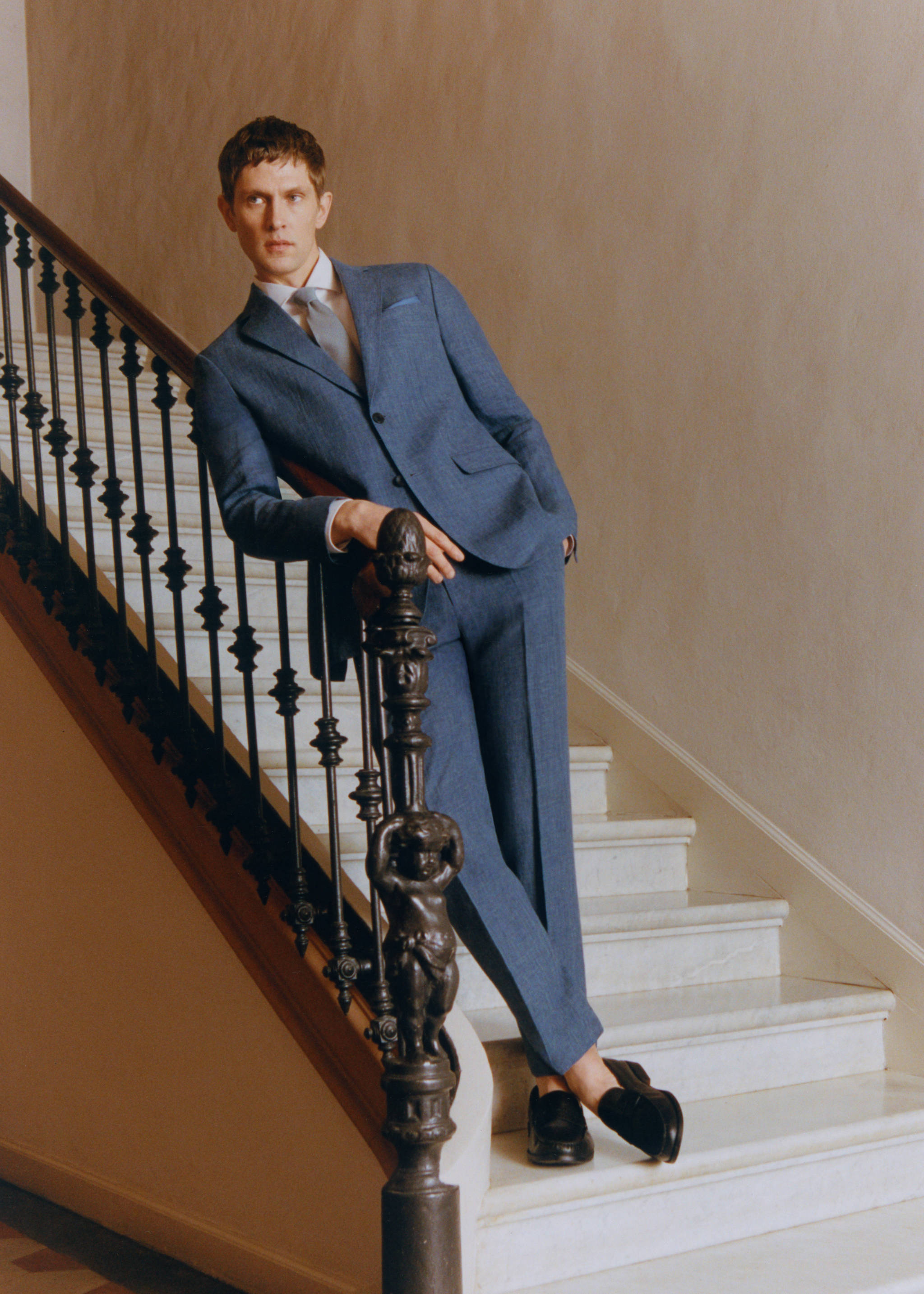 100% linen suit trousers - Details of the article 5, Indigo Blue. Ref: 57000552-00.