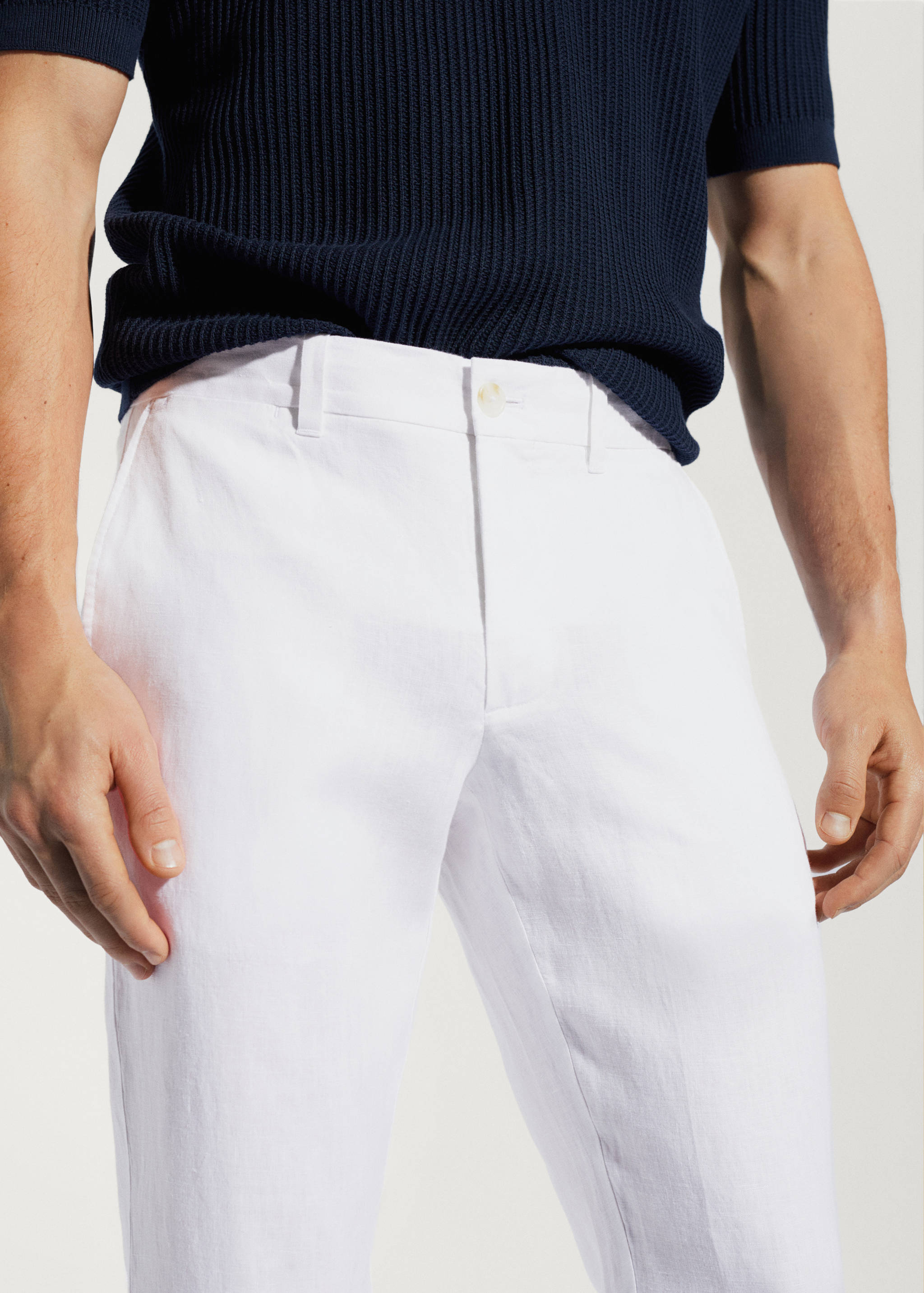 Slim-fit 100% linen pants - Details of the article 1