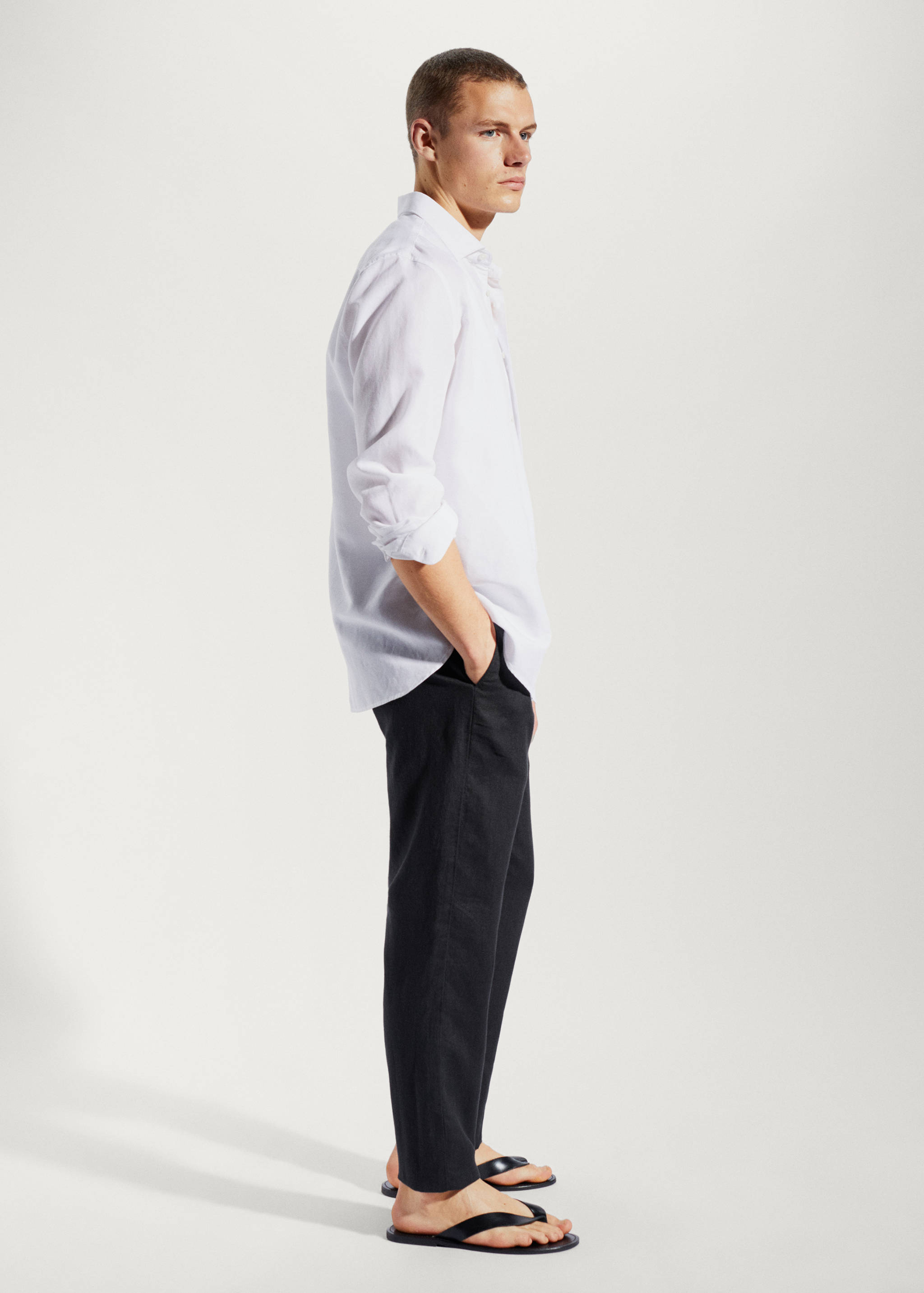 Slim-fit 100% linen pants - Details of the article 2