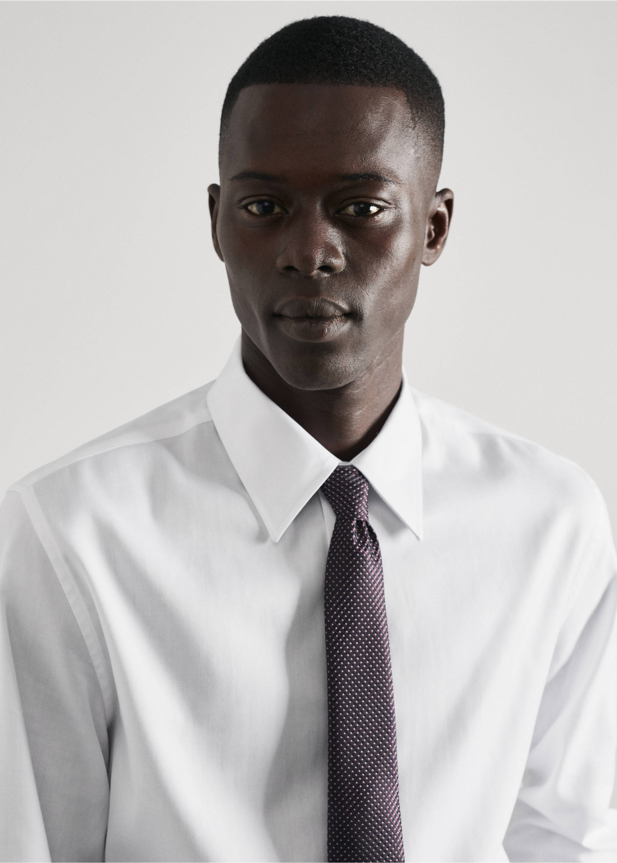 Regular-fit structured suit shirt - Details of the article 1, White. Ref: 57000712-00.