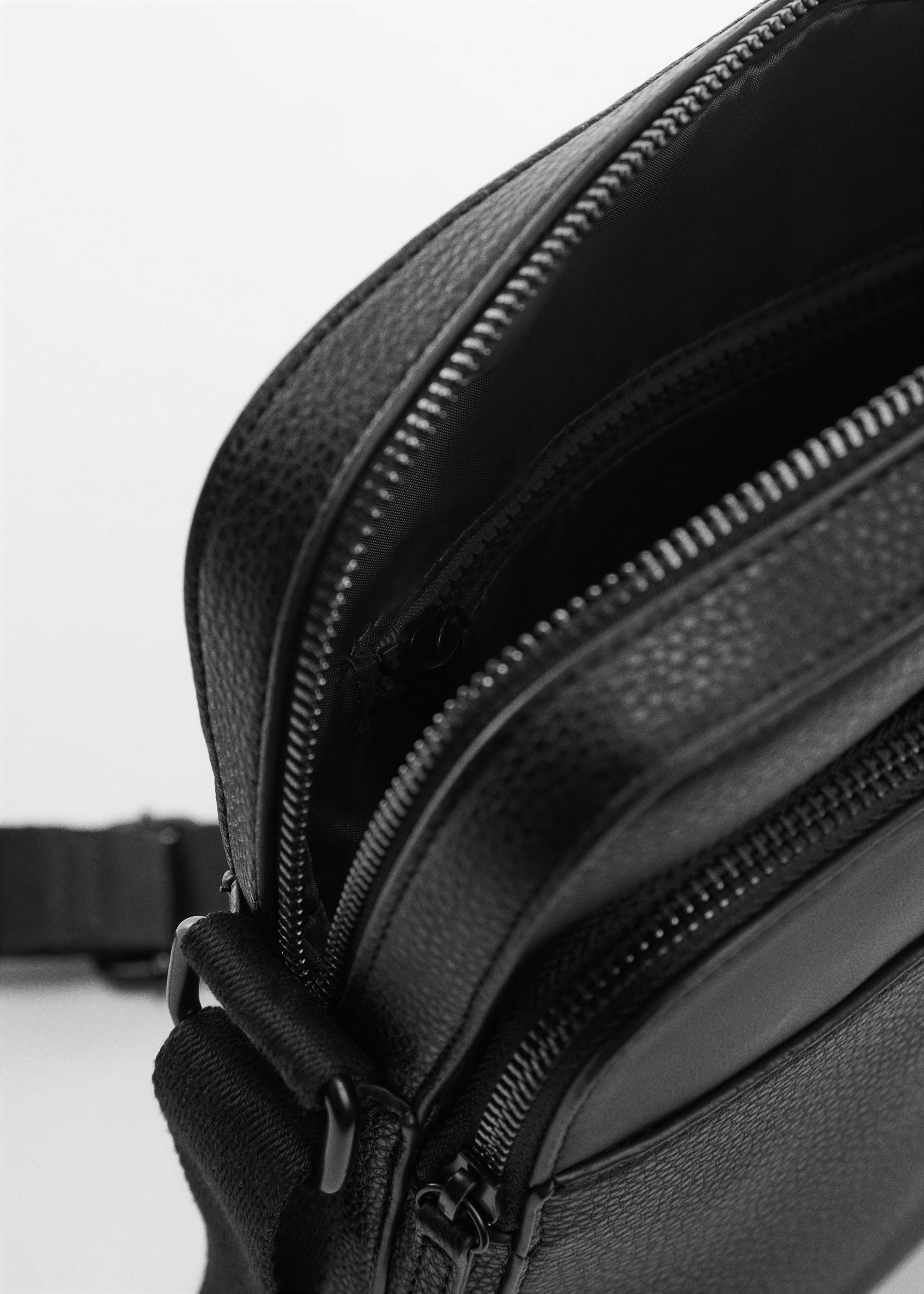 Faux-leather shoulder bag - Details of the article 2