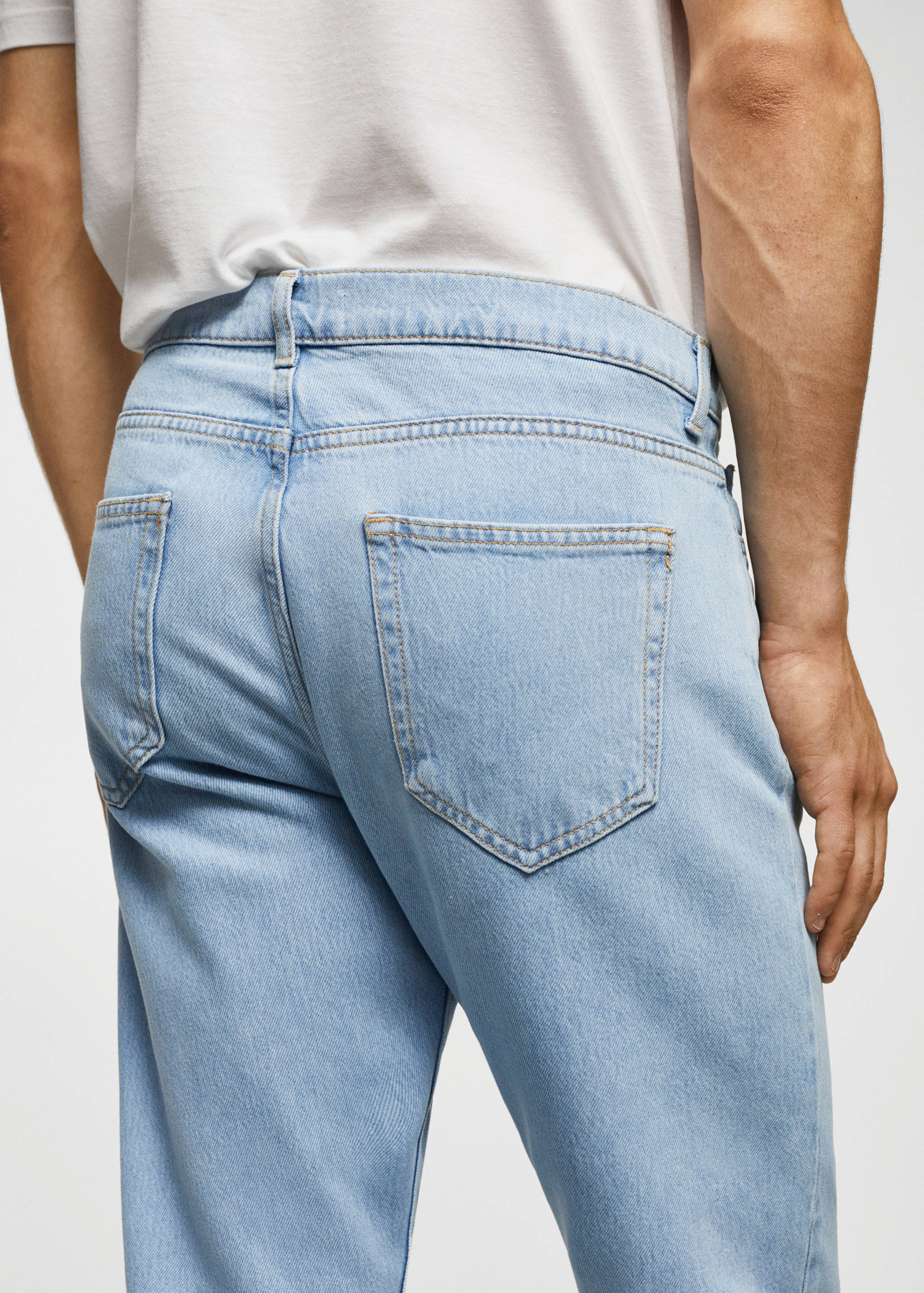 Jean léger tapered-fit délavé clair - Détail de l'article 6