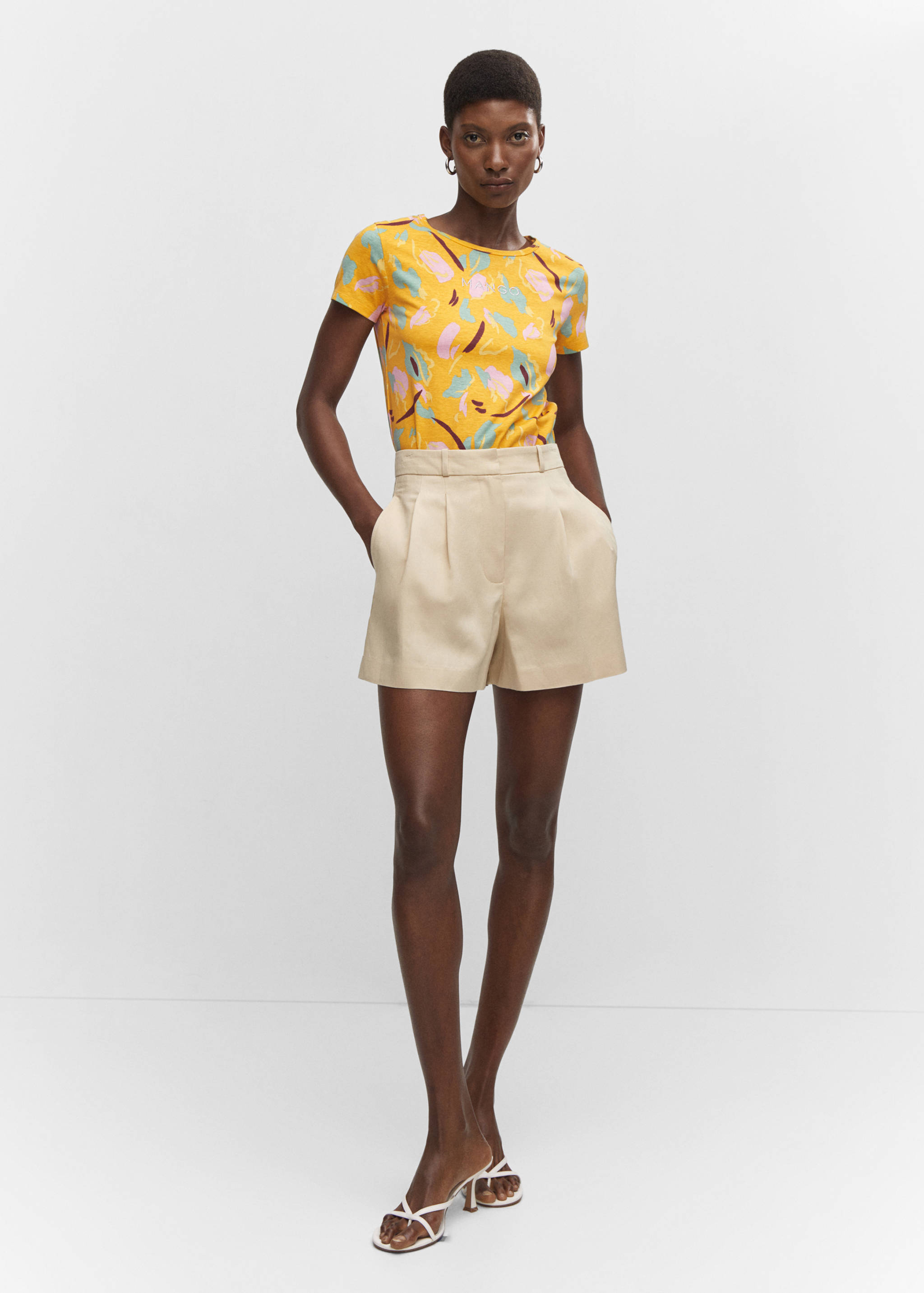 Gemustertes T-Shirt mit gesticktem Logo - Allgemeine Ansicht