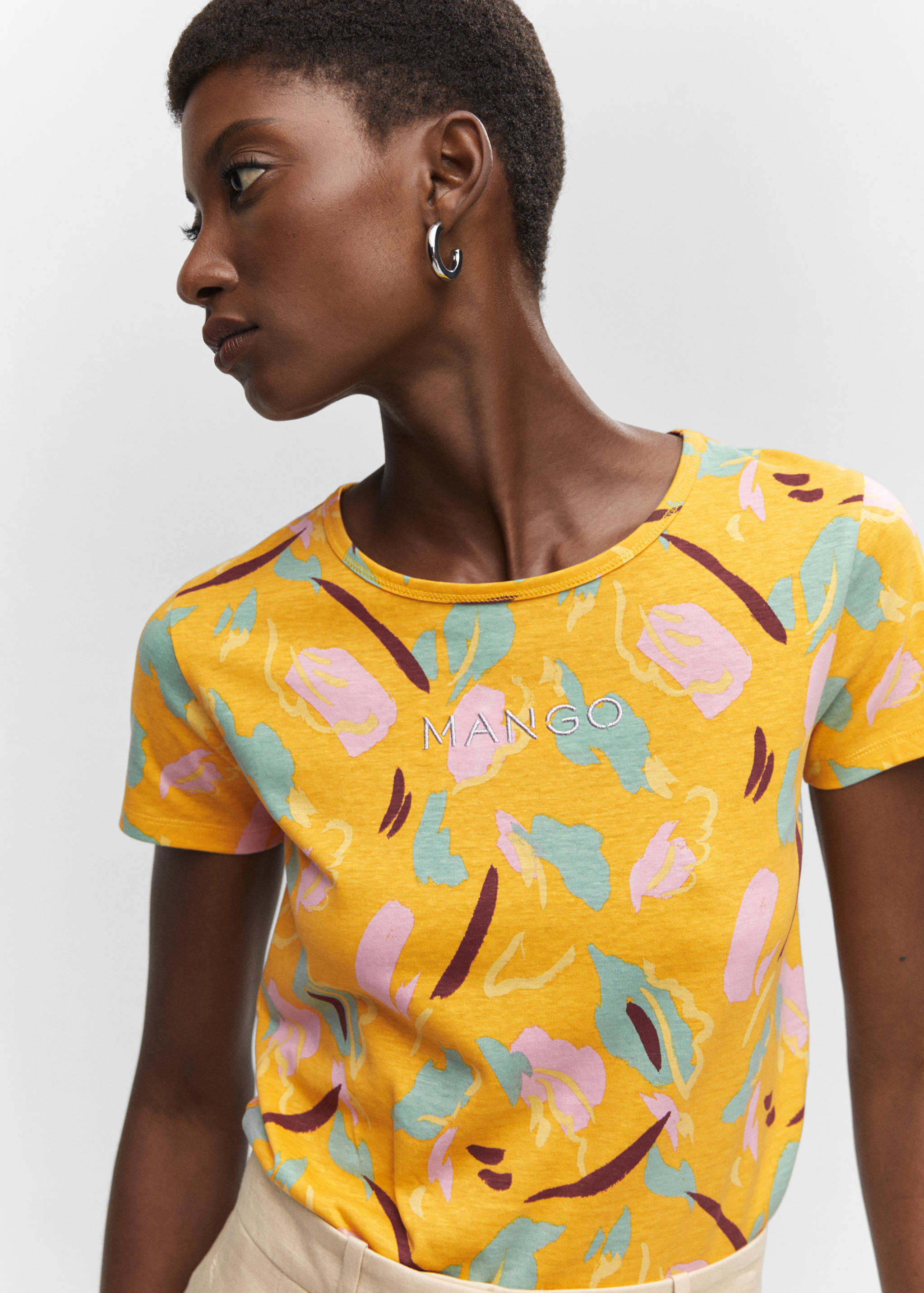 Gemustertes T-Shirt mit gesticktem Logo - Detail des Artikels 1