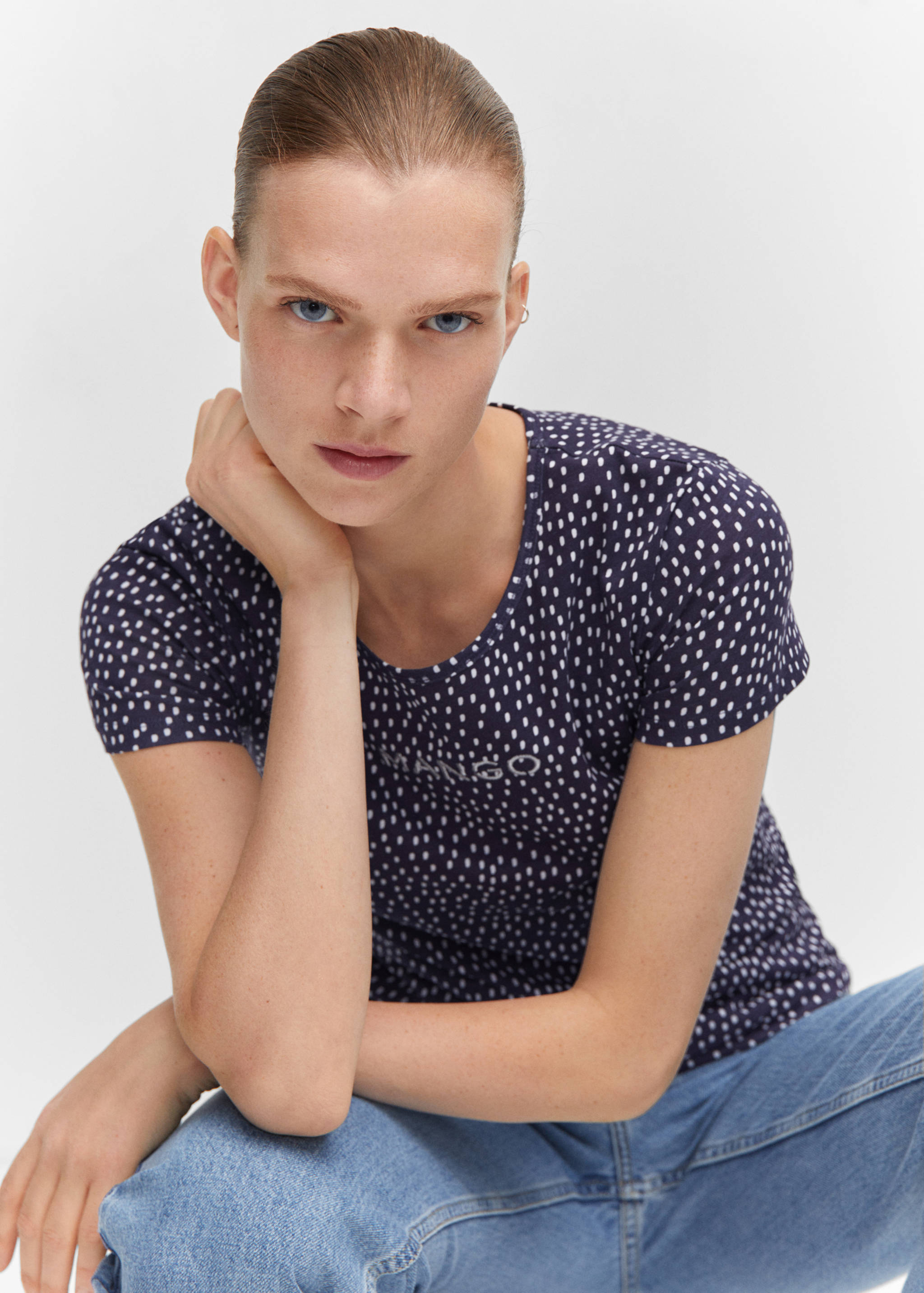 Gemustertes T-Shirt mit gesticktem Logo - Detail des Artikels 1