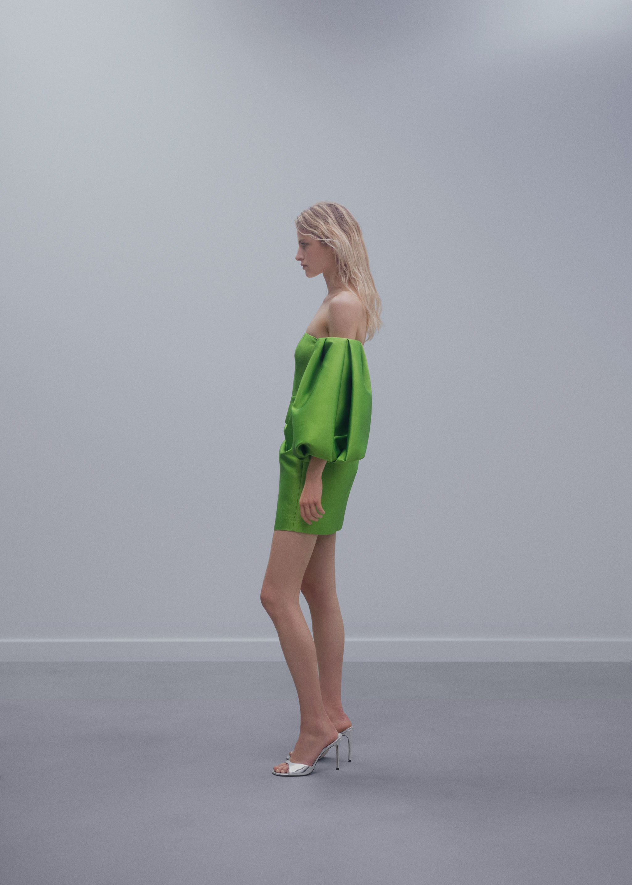 Satin dress with volume sleeves - Details of the article 1