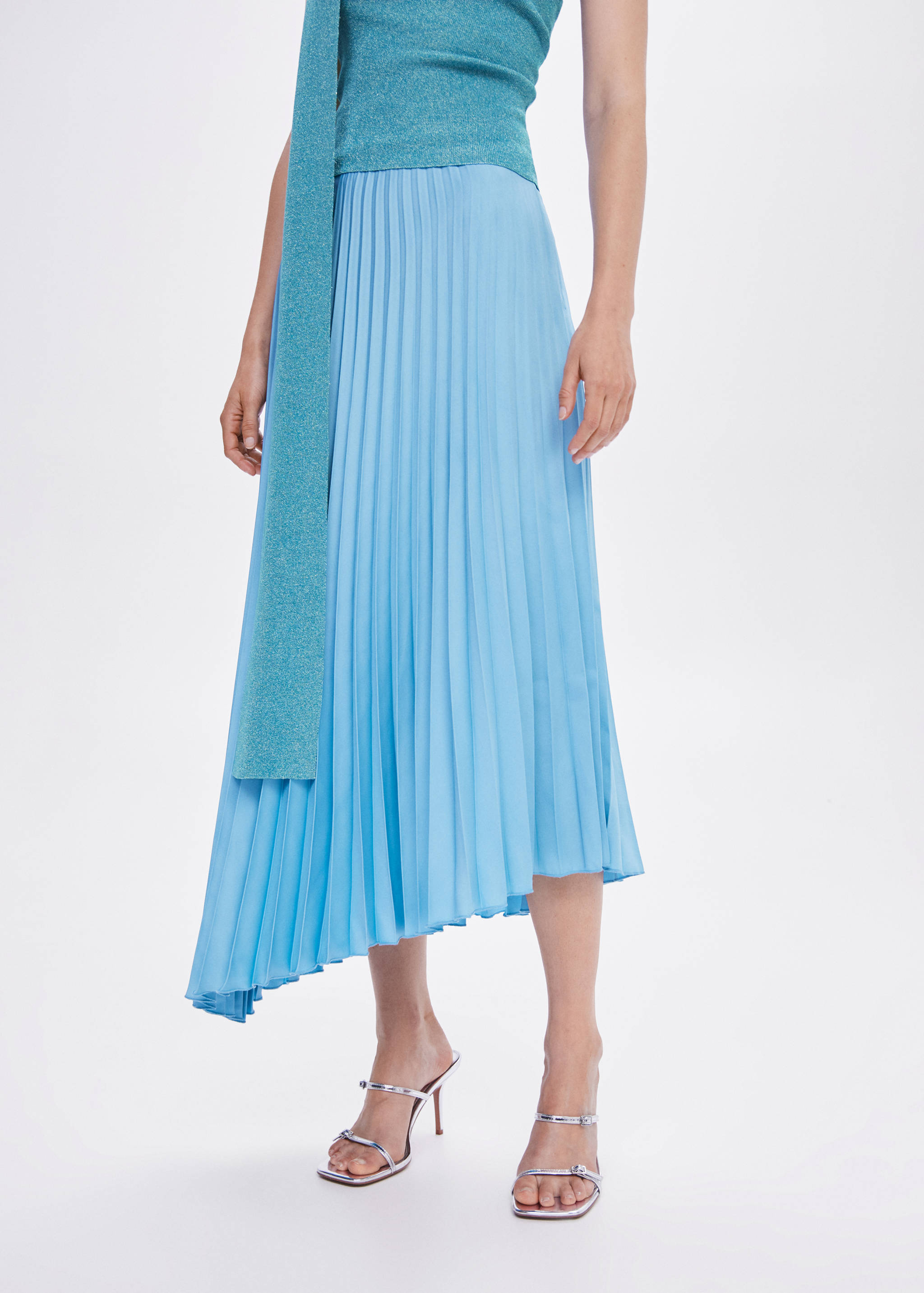 Pleated asymmetric skirt  - Medium plane