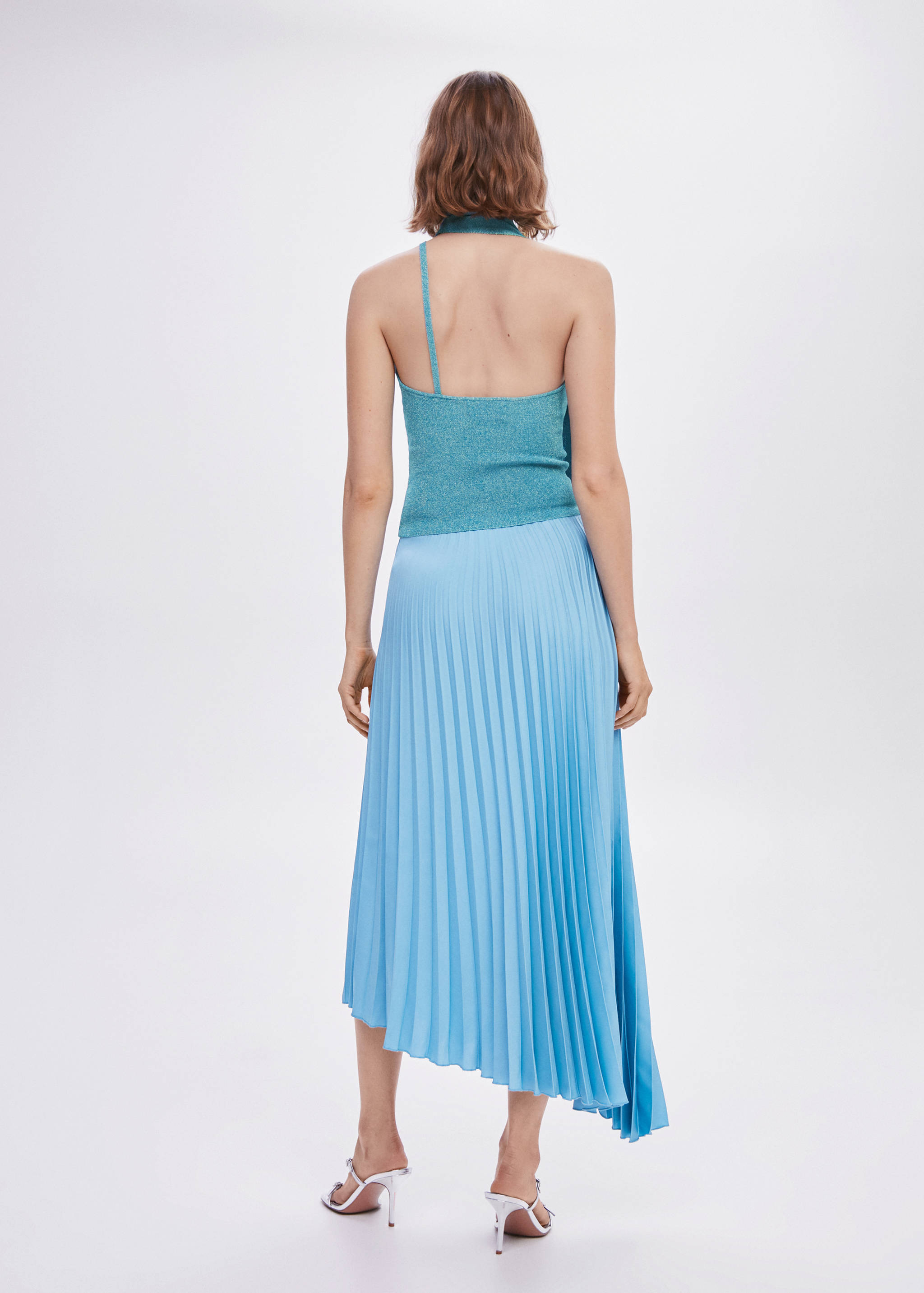 Pleated asymmetric skirt  - Reverse of the article
