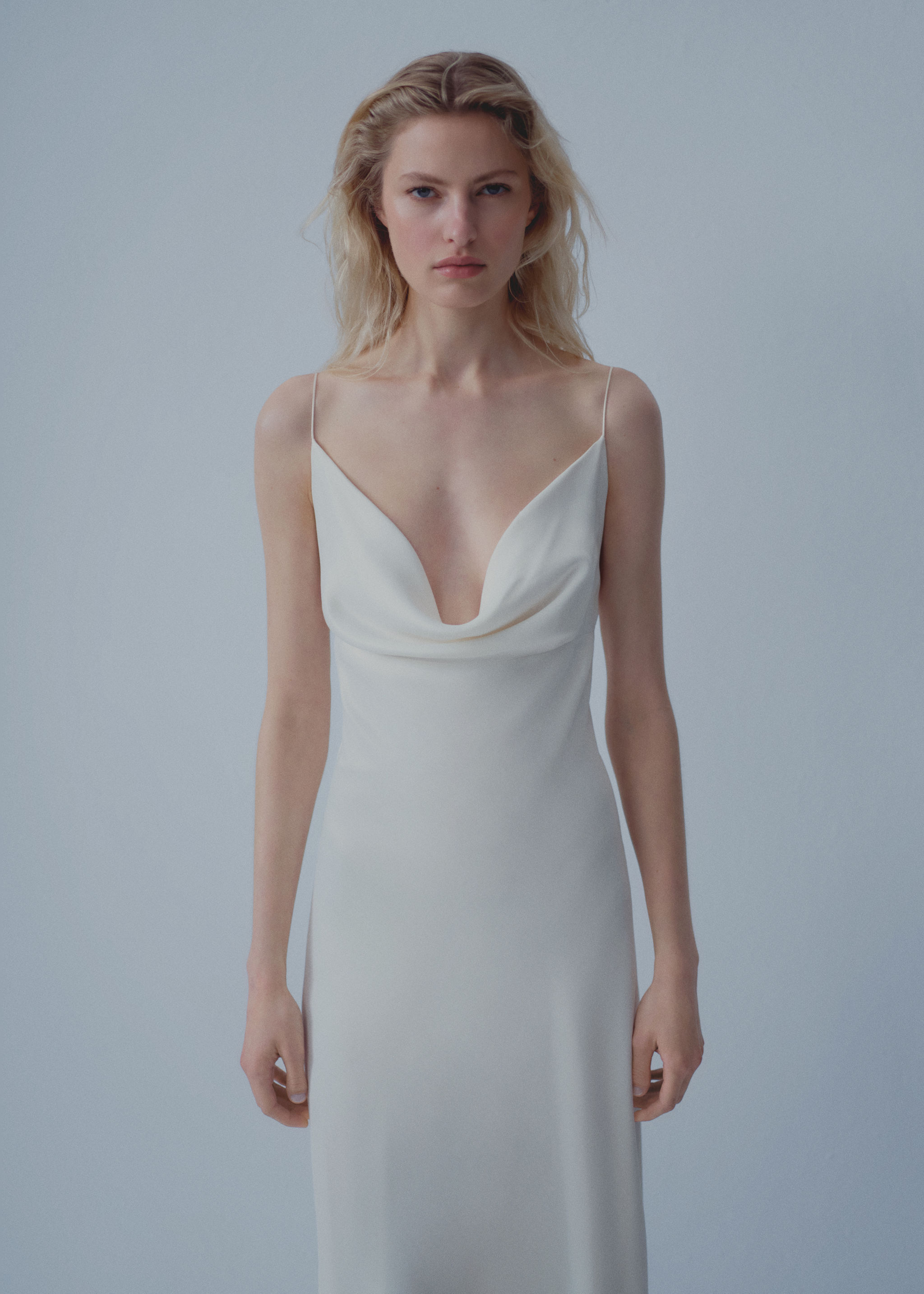 Vestido com estilo de lingerie e pormenor de penas - Pormenor do artigo 3