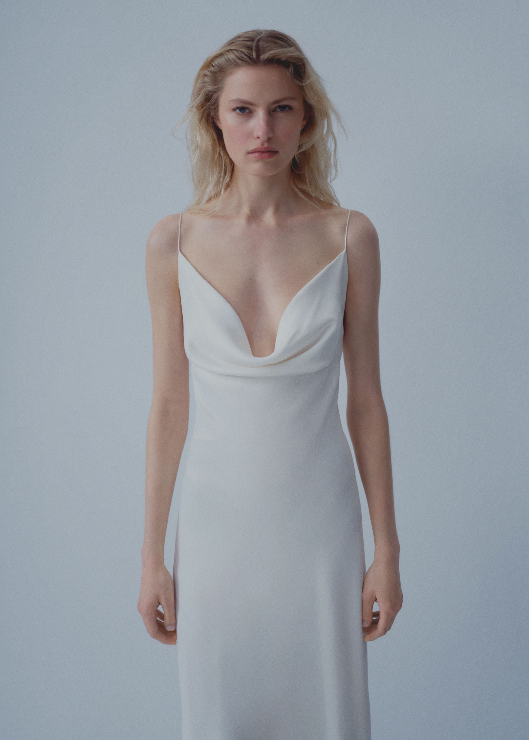 Vestido com estilo de lingerie e pormenor de penas - Pormenor do artigo 4