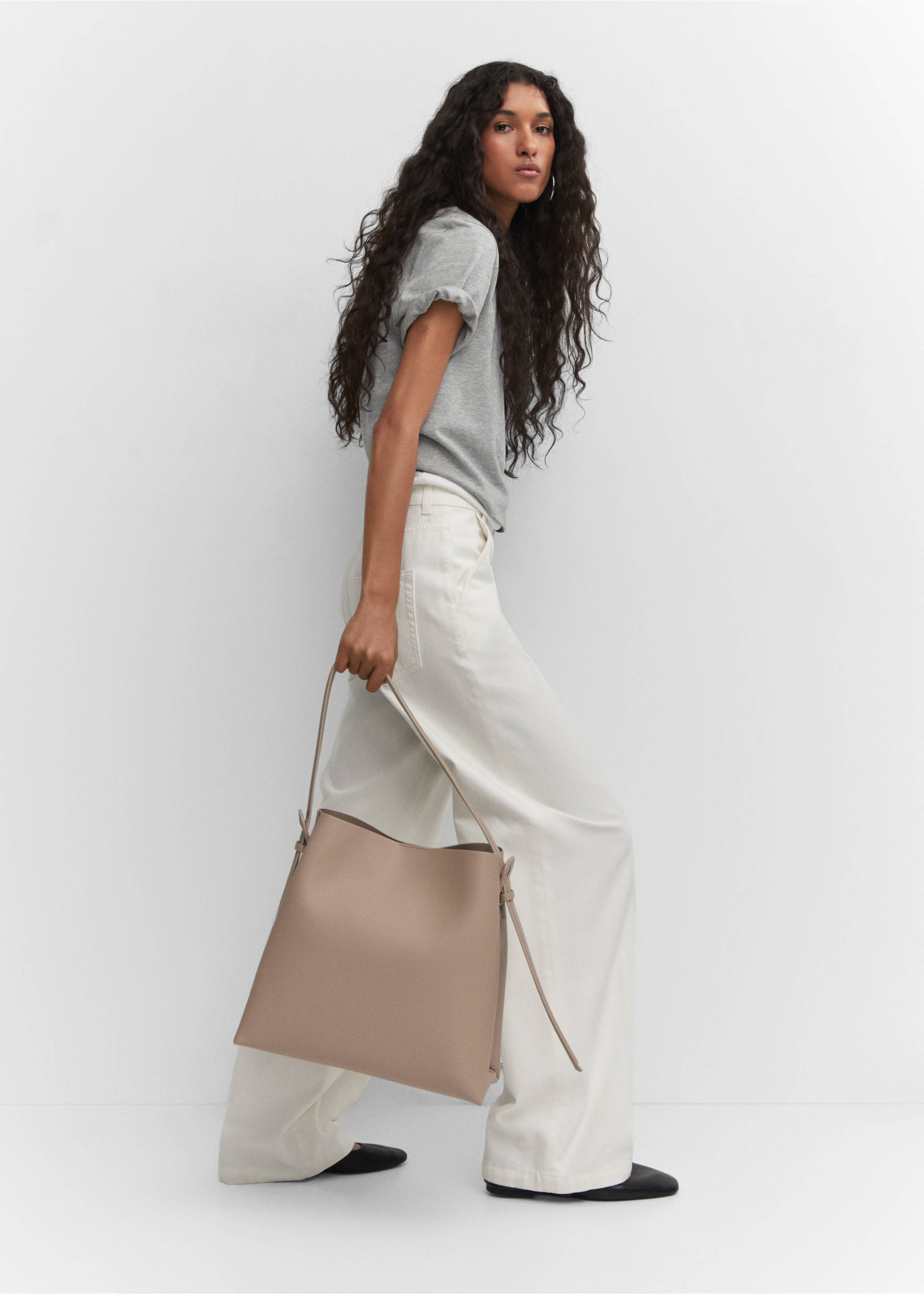 Shopper bag with buckle - General plane, Light/Pastel Brown. Ref: 57001502-00.