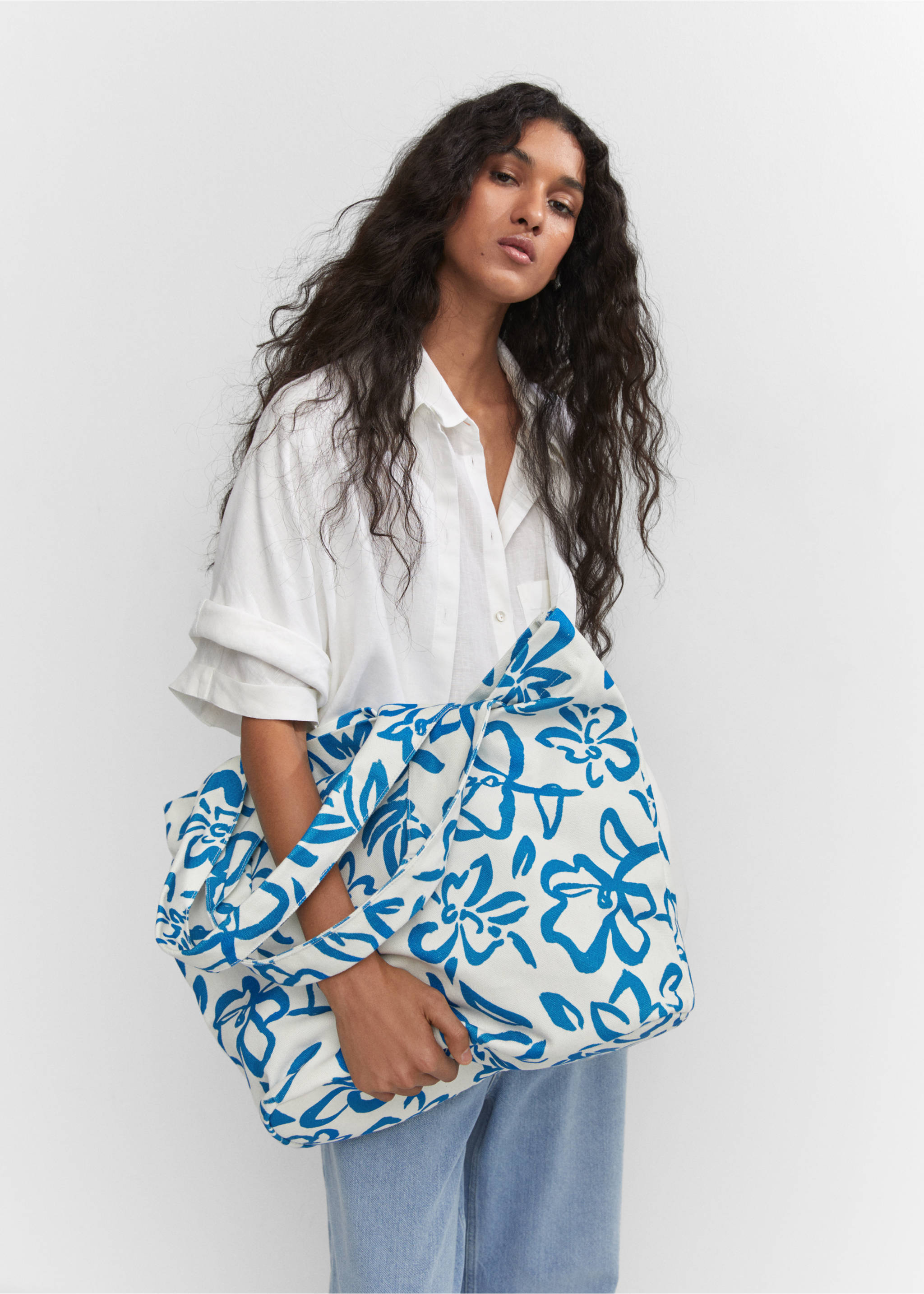 Floral tote bag - Details of the article 9, Blue. Ref: 57002519-00.