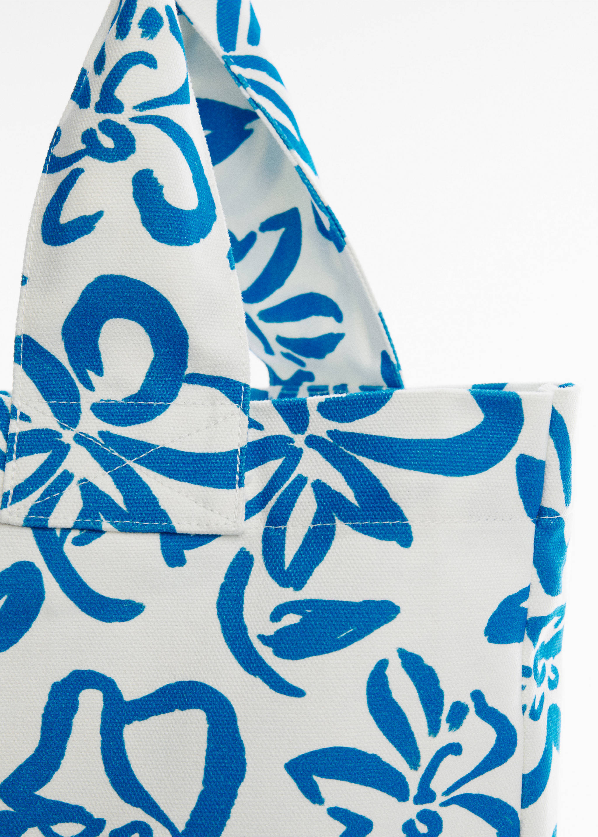 Floral tote bag - Details of the article 2, Blue. Ref: 57002519-00.