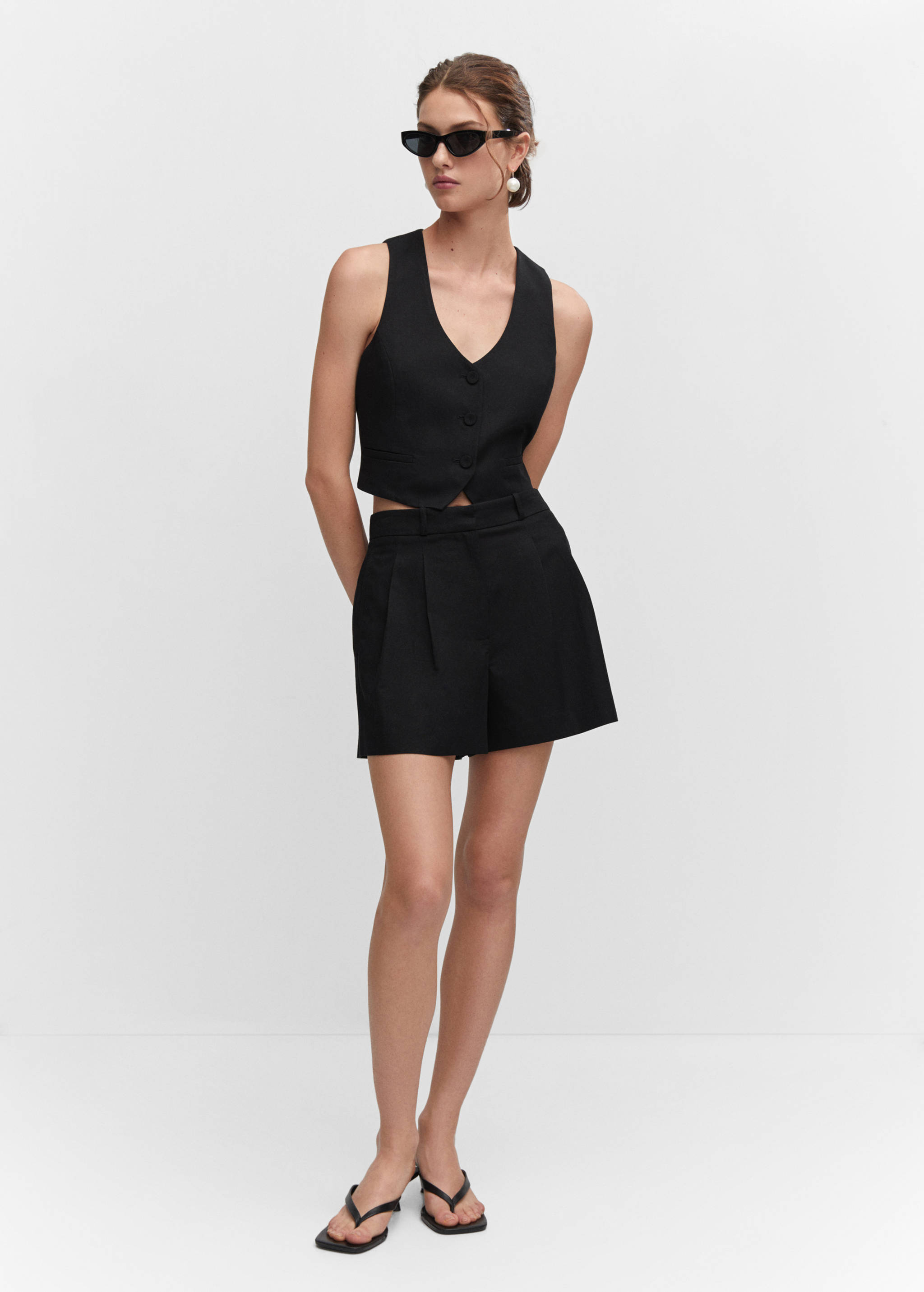 Shorts tiro medio pinzas - Plano general