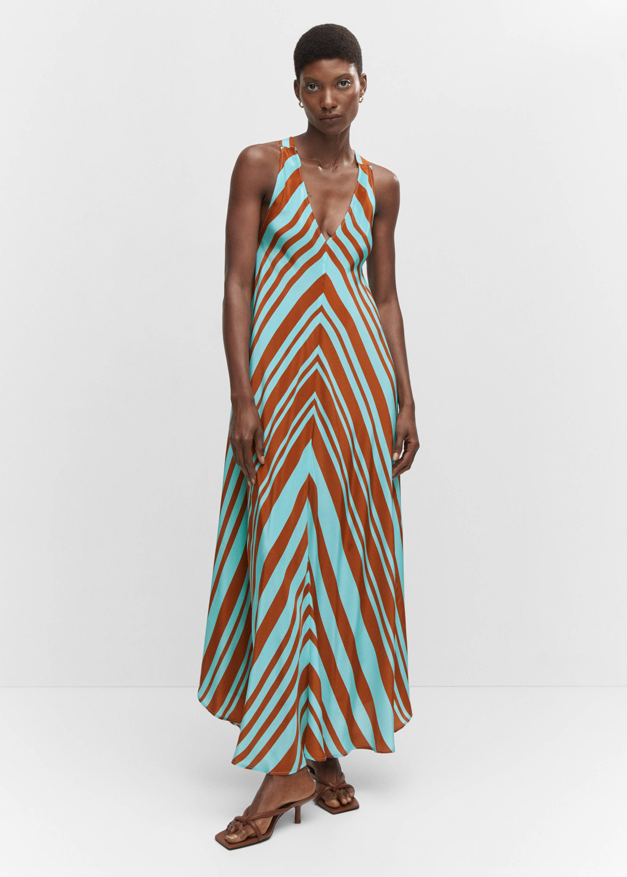 Robe satinée col V - Plan général