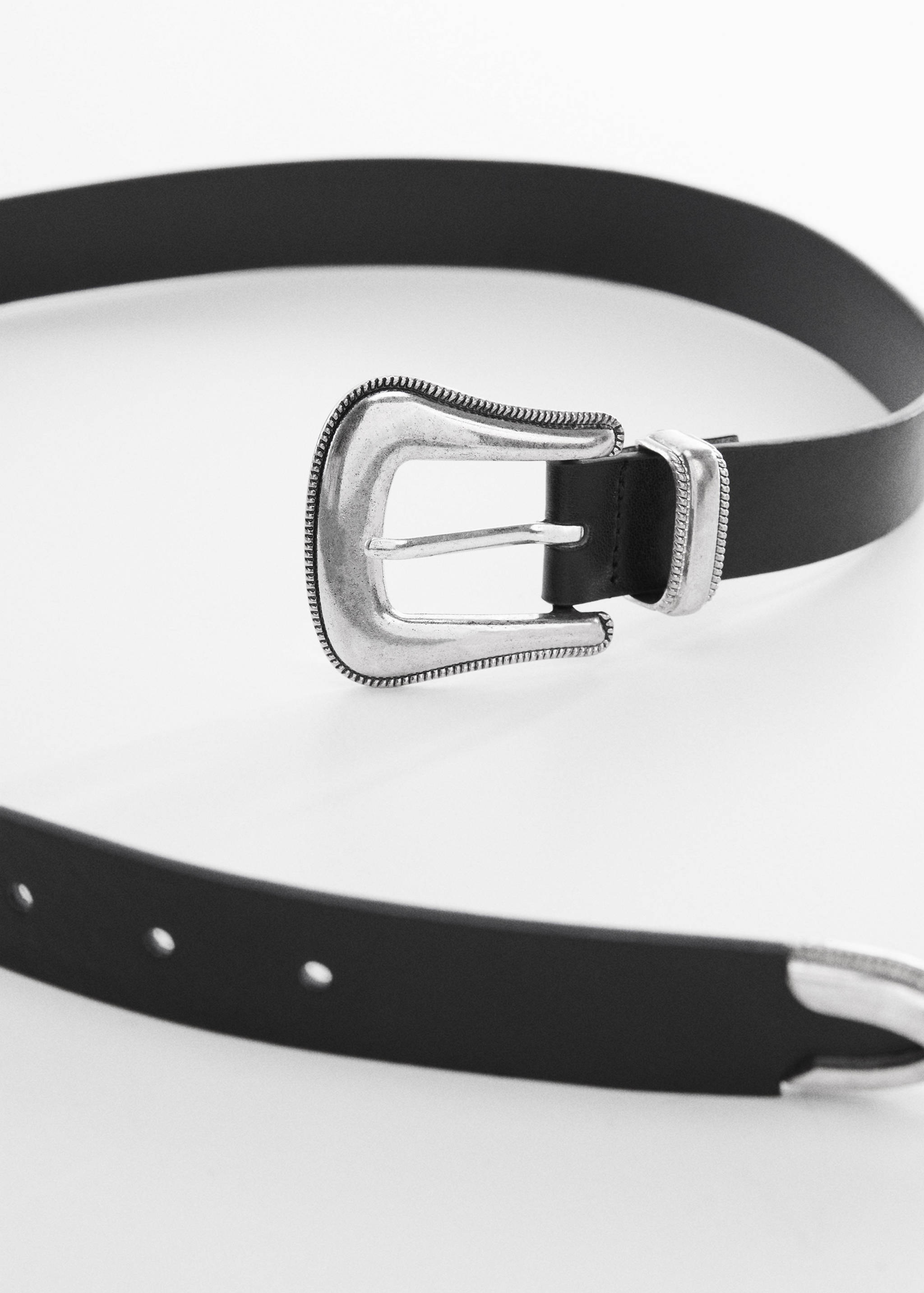 Ceinture à détails métalliques - Plan moyen