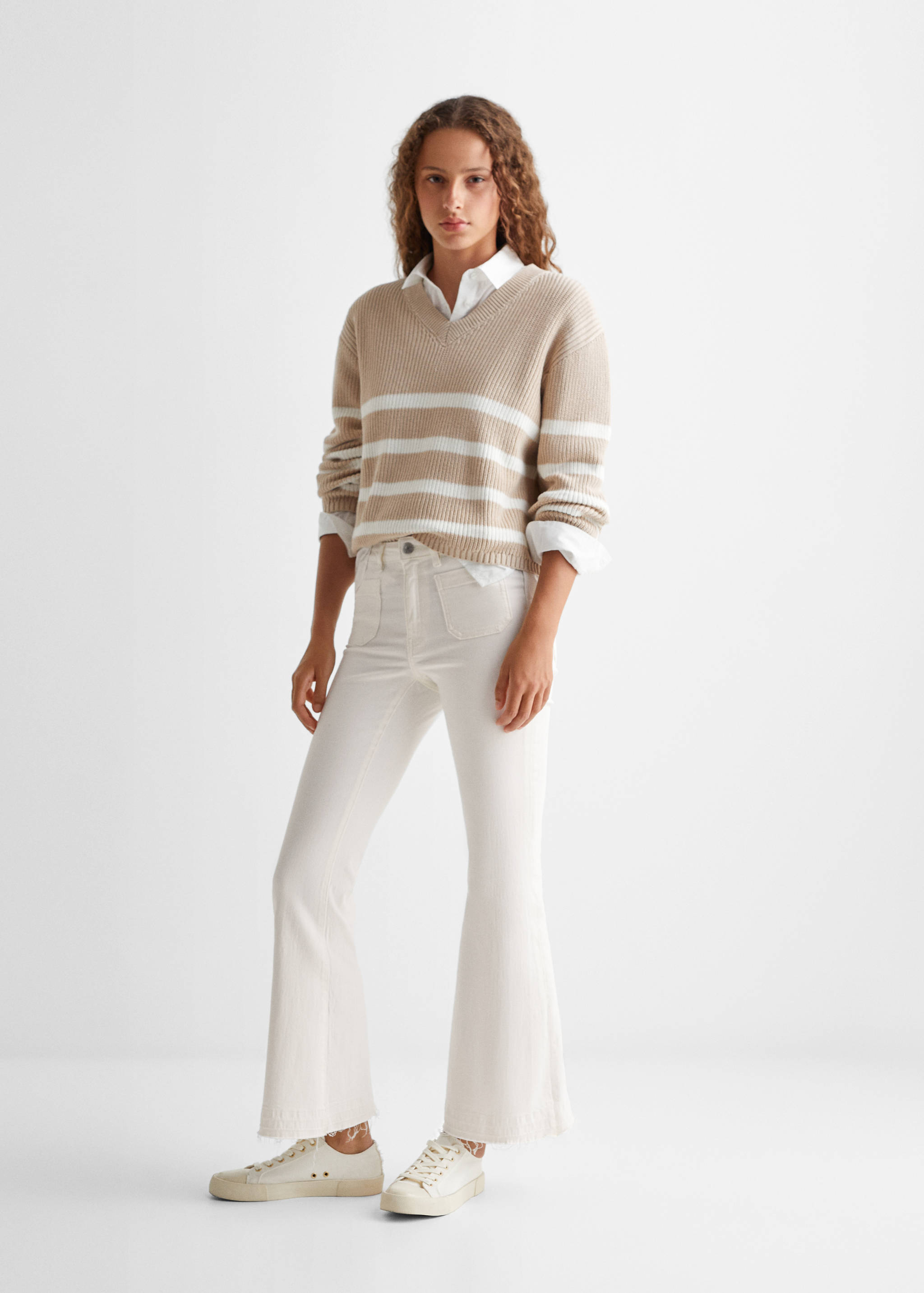 Flared Jeans mit Taschen - Allgemeine Ansicht