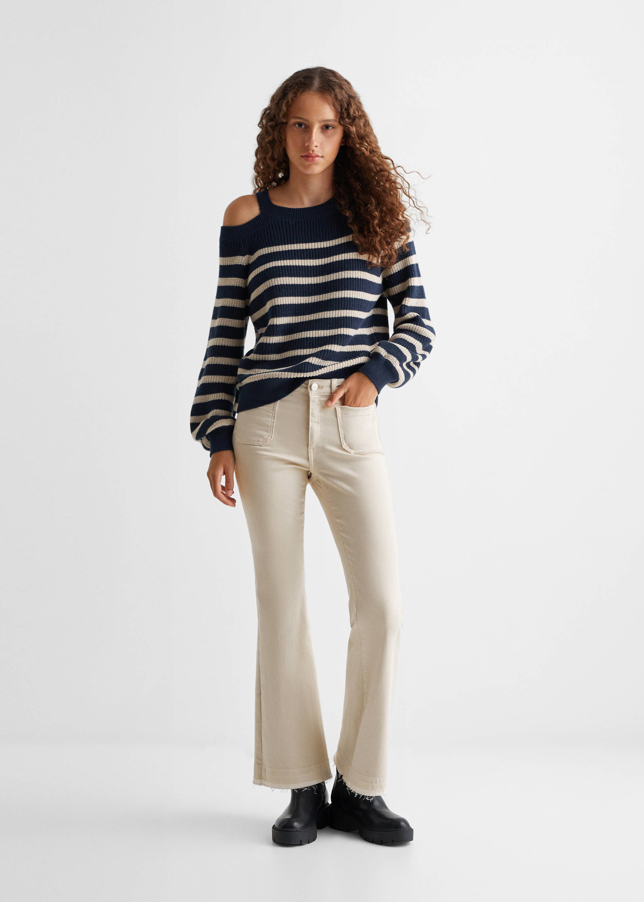 Flared Jeans mit Taschen - Allgemeine Ansicht