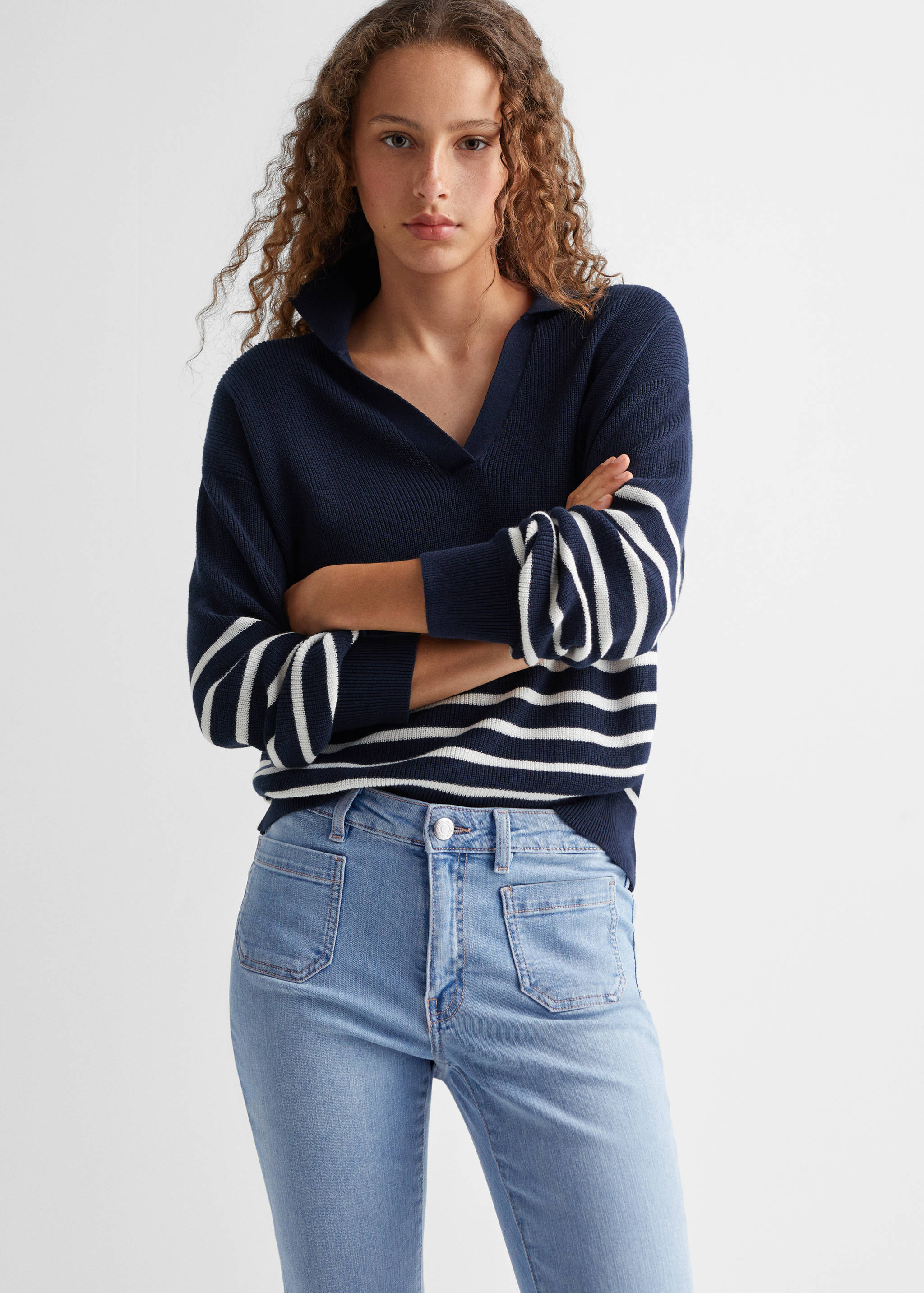 Flared Jeans mit Taschen - Mittlere Ansicht