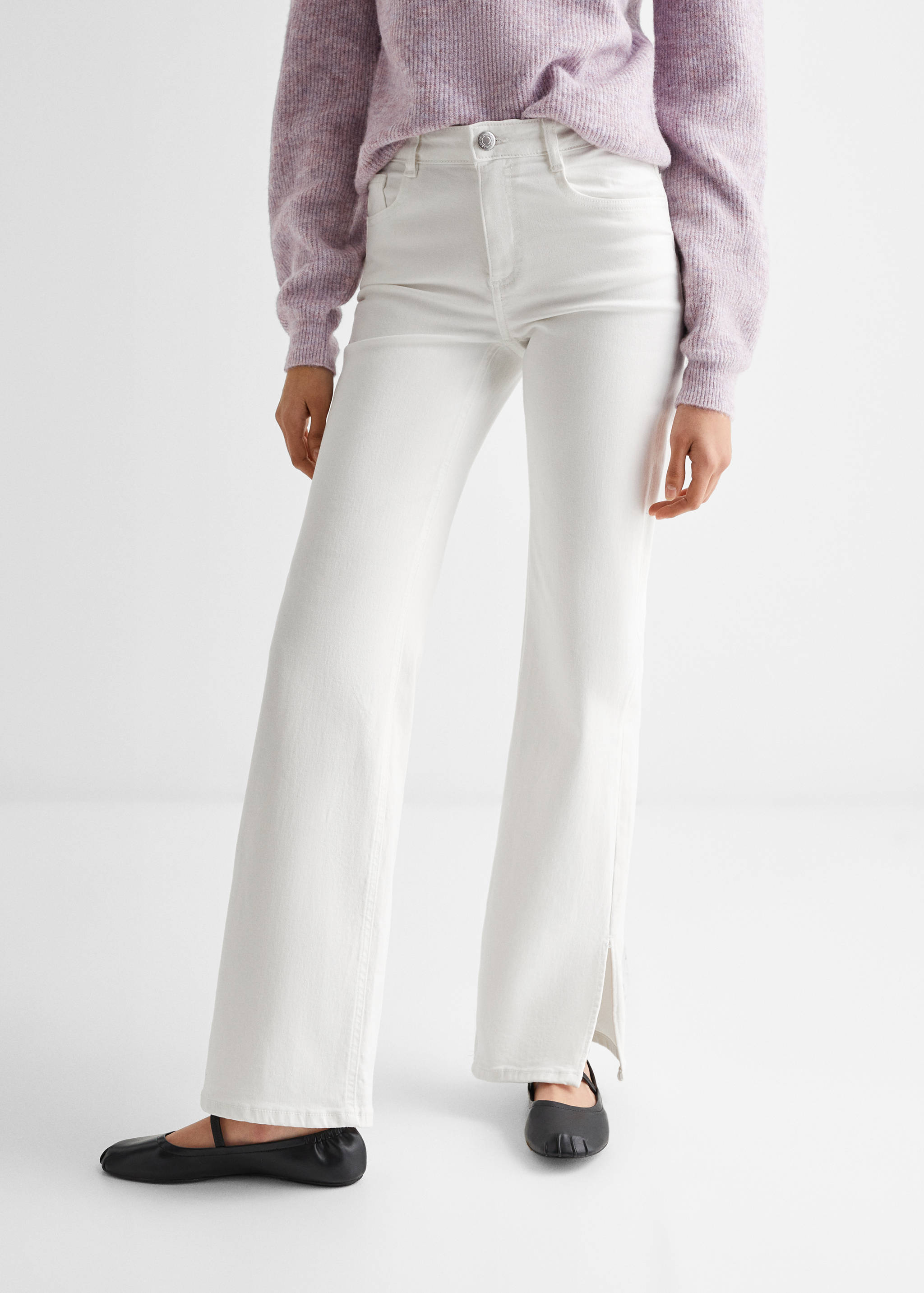 Flared Jeans mit Schlitz - Mittlere Ansicht