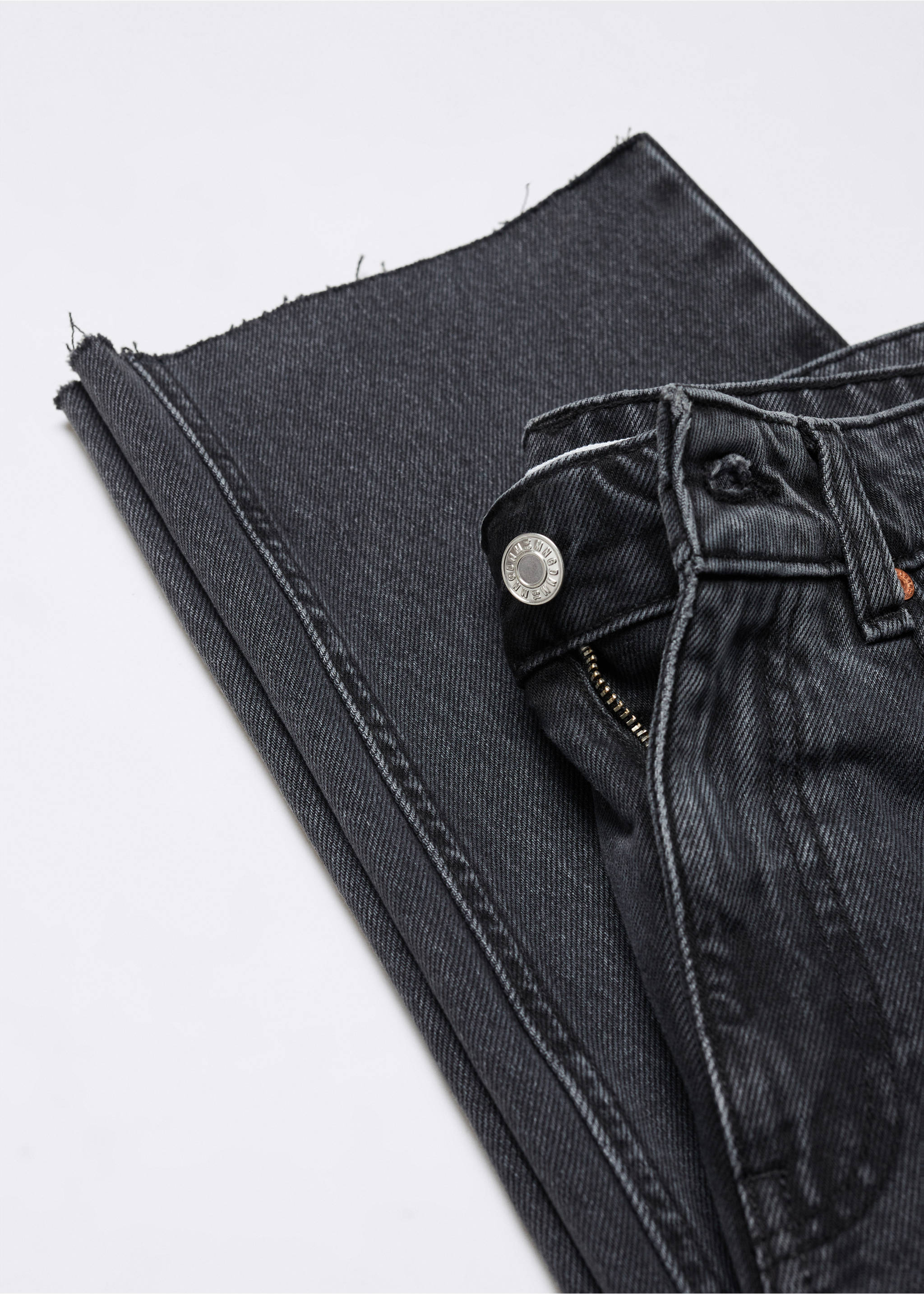 Straight-fit cropped jeans - Details of the article 8, Black denim. Ref: 57003804-00.