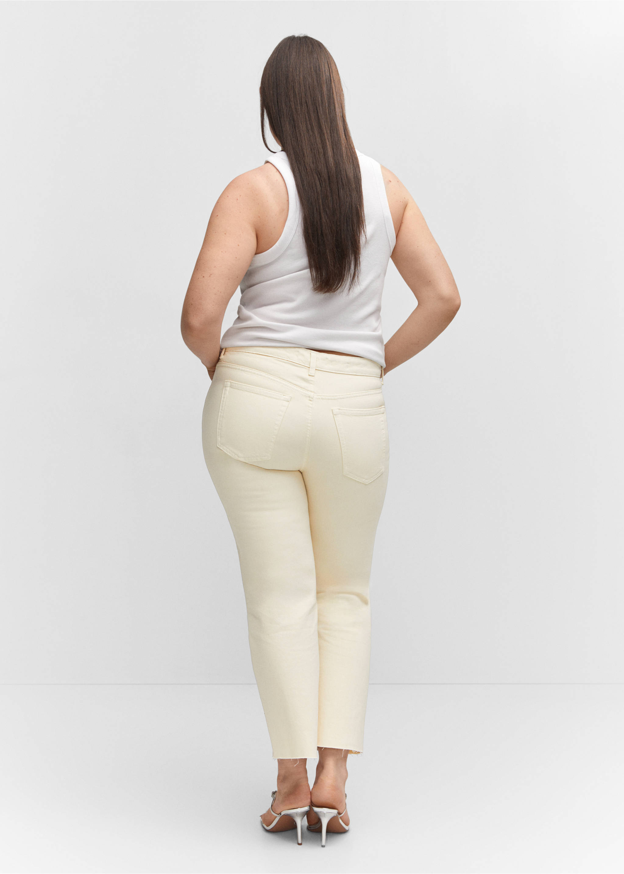 Straight-fit cropped jeans - Details of the article 4, Ecru. Ref: 57003805-00.