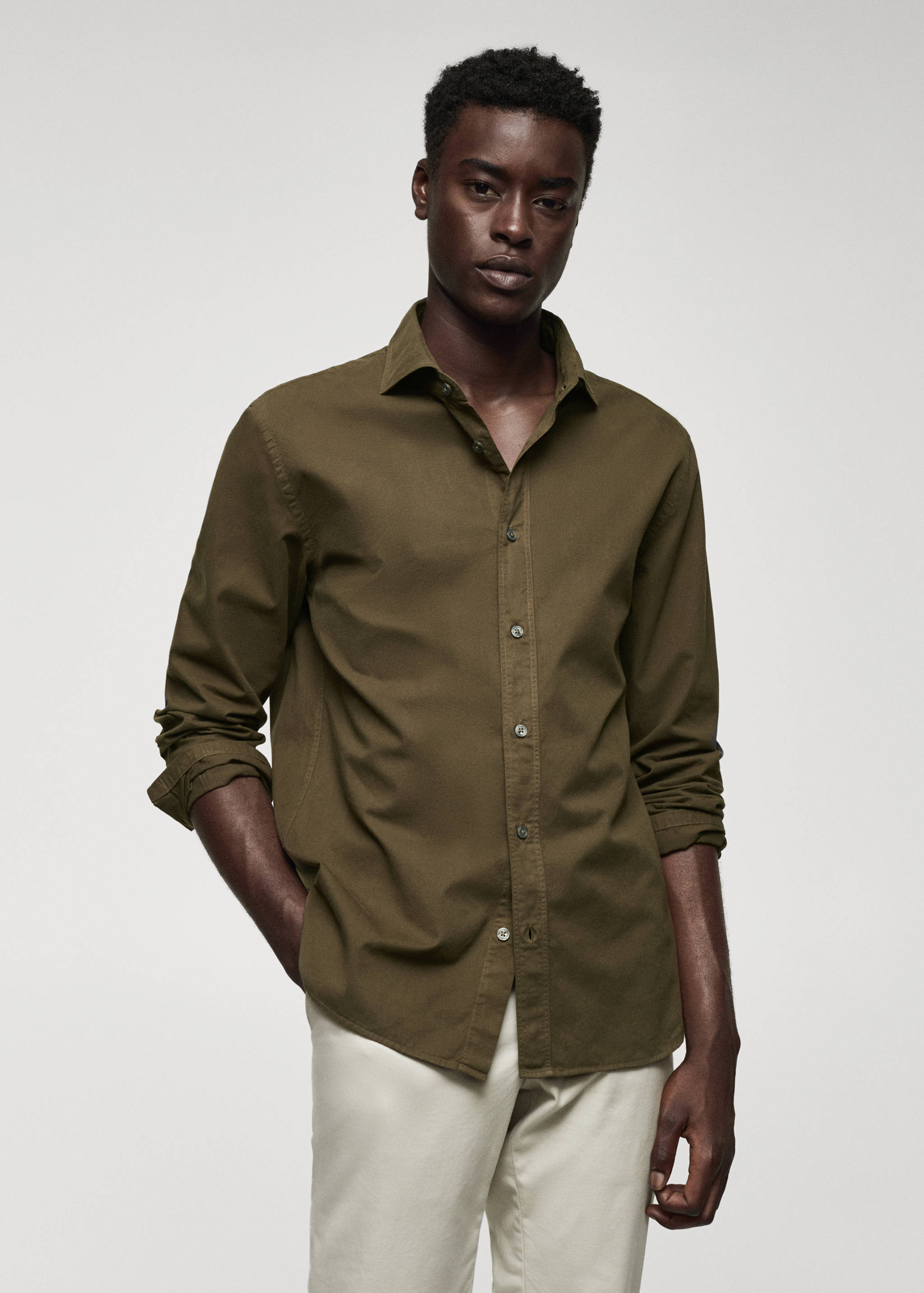 Slim Fit-Hemd aus 100 % Baumwolle - Mittlere Ansicht