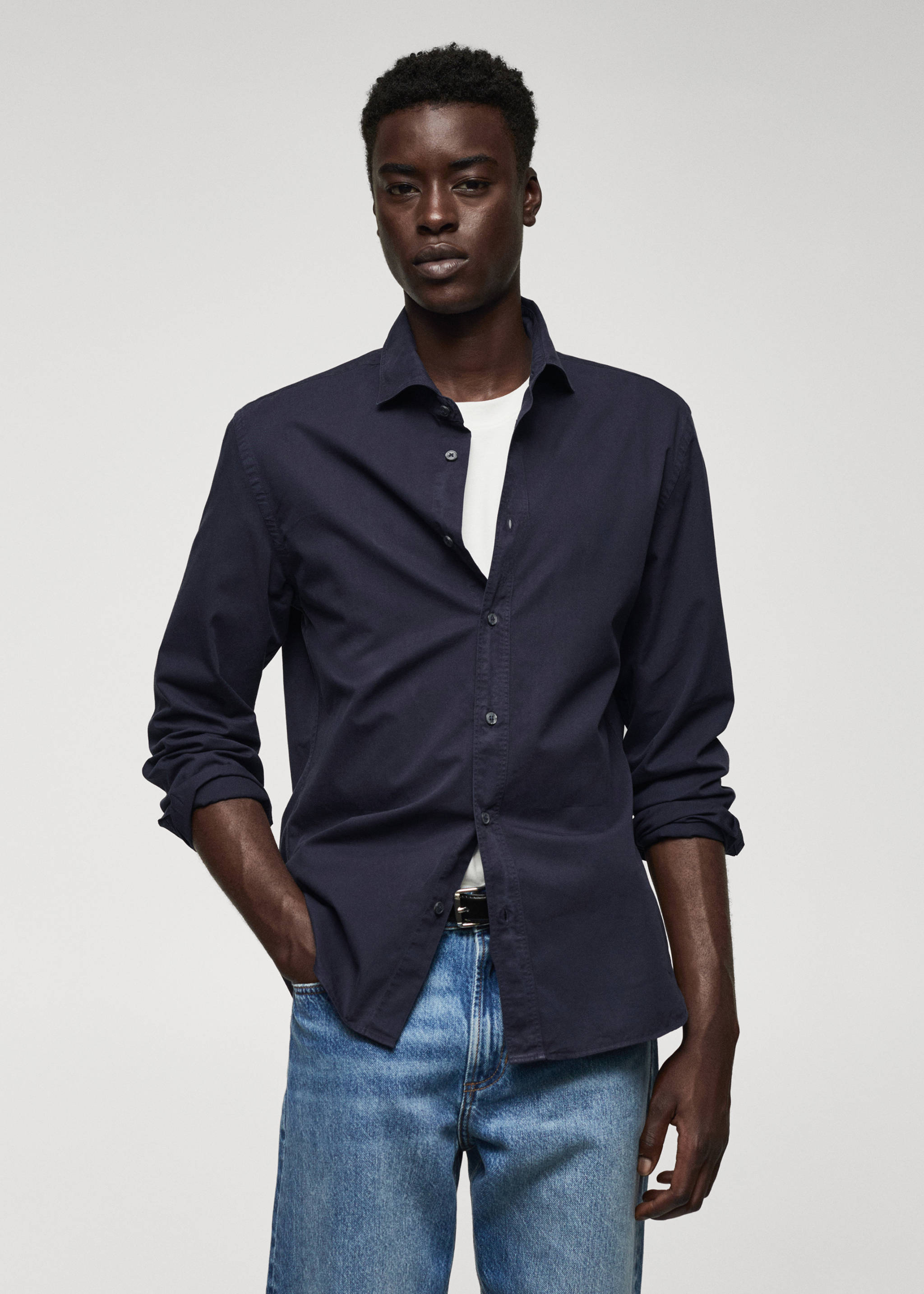 Slim Fit-Hemd aus 100 % Baumwolle - Mittlere Ansicht