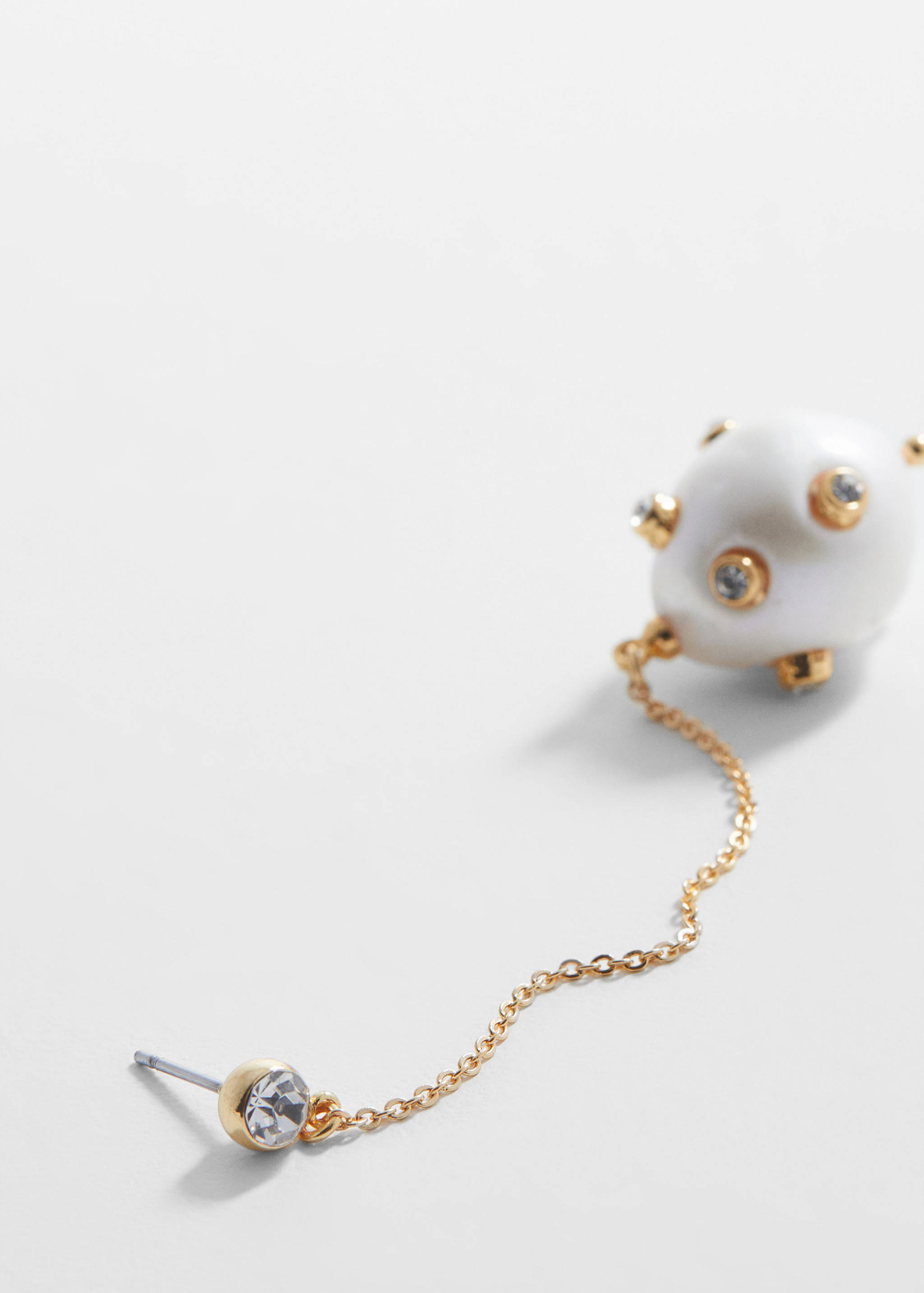 Pearl thread earrings - Details of the article 1